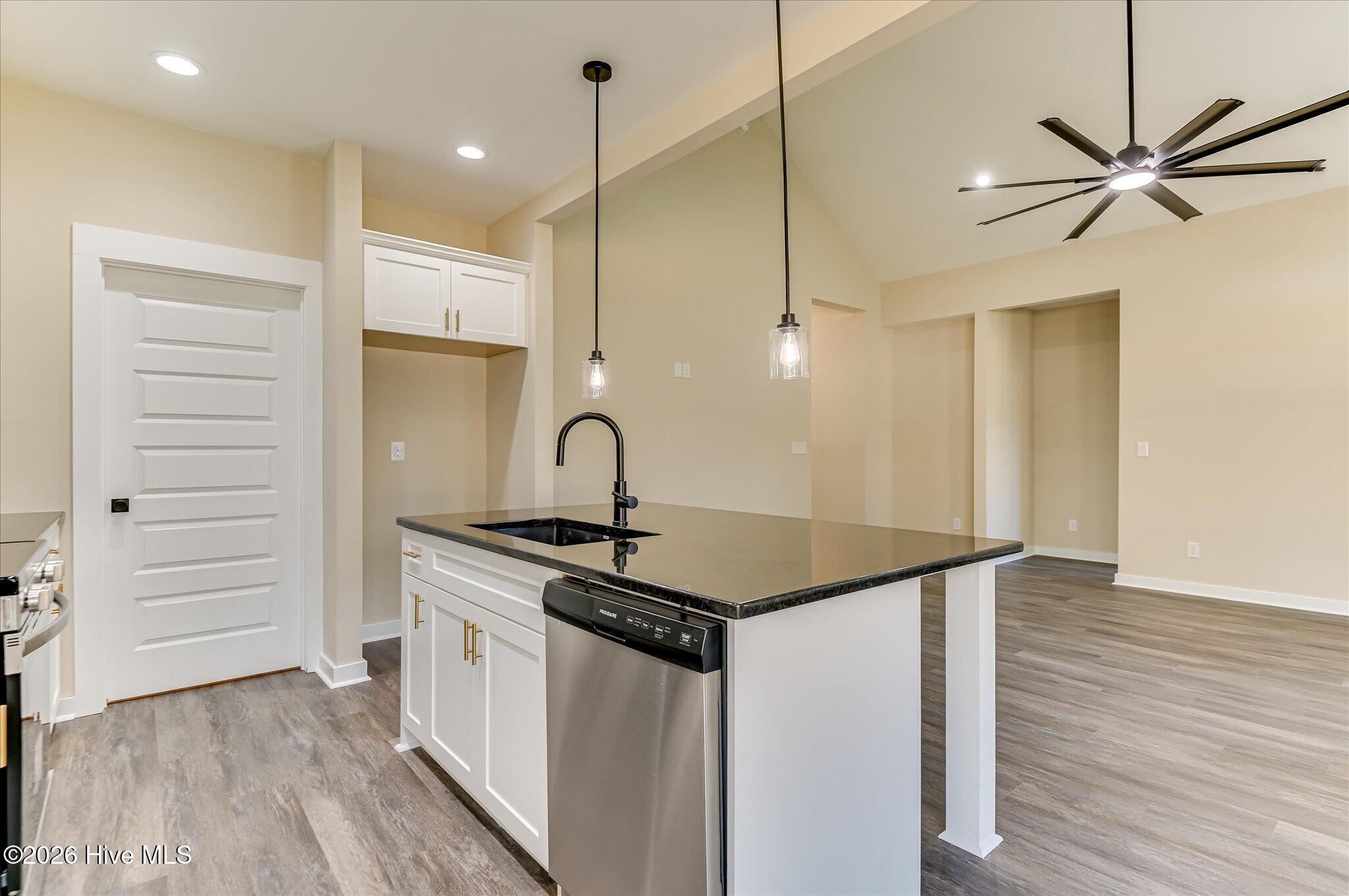 3215 Sycamore Drive Property Photo 14