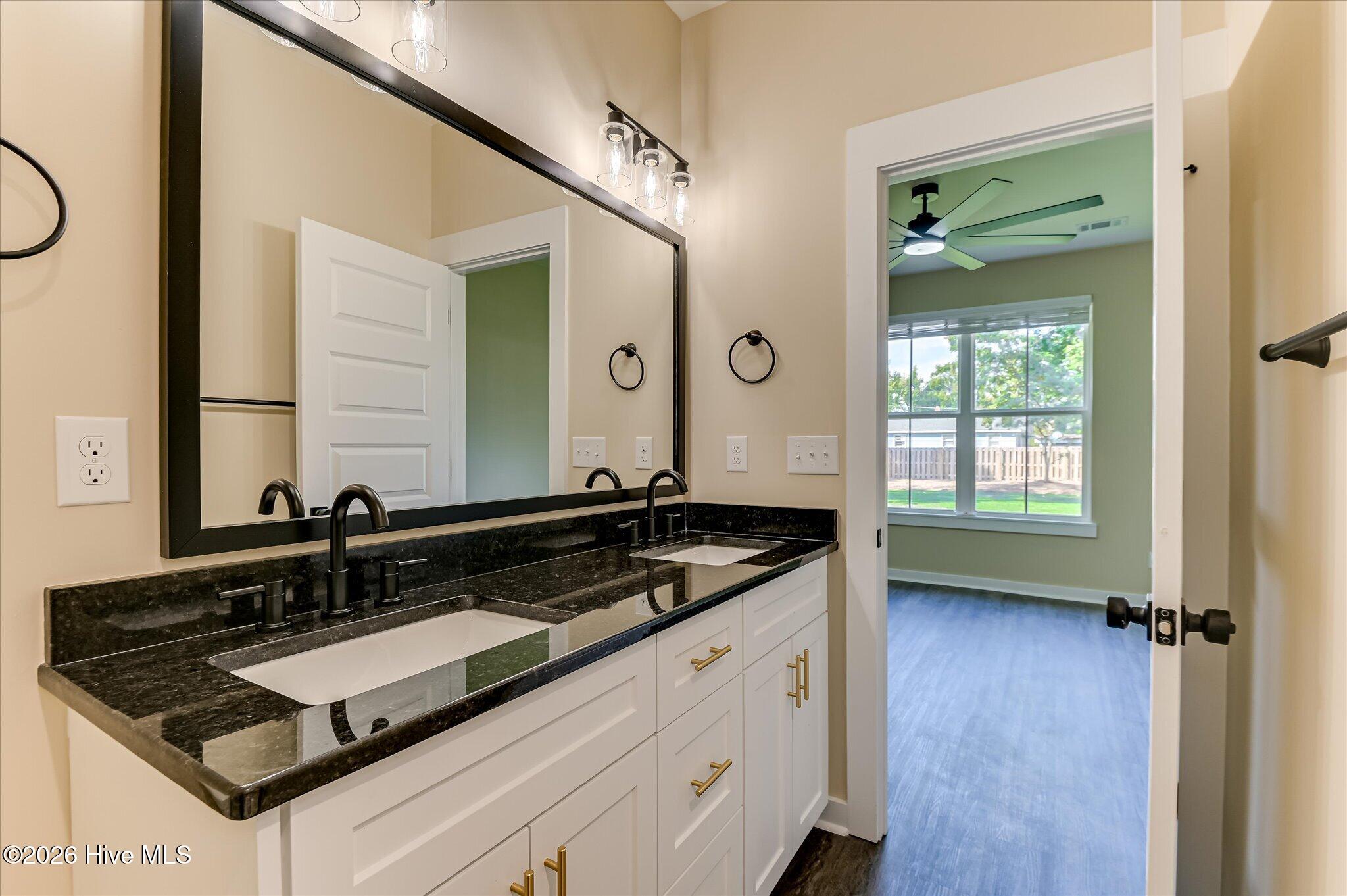 3215 Sycamore Drive Property Photo 28