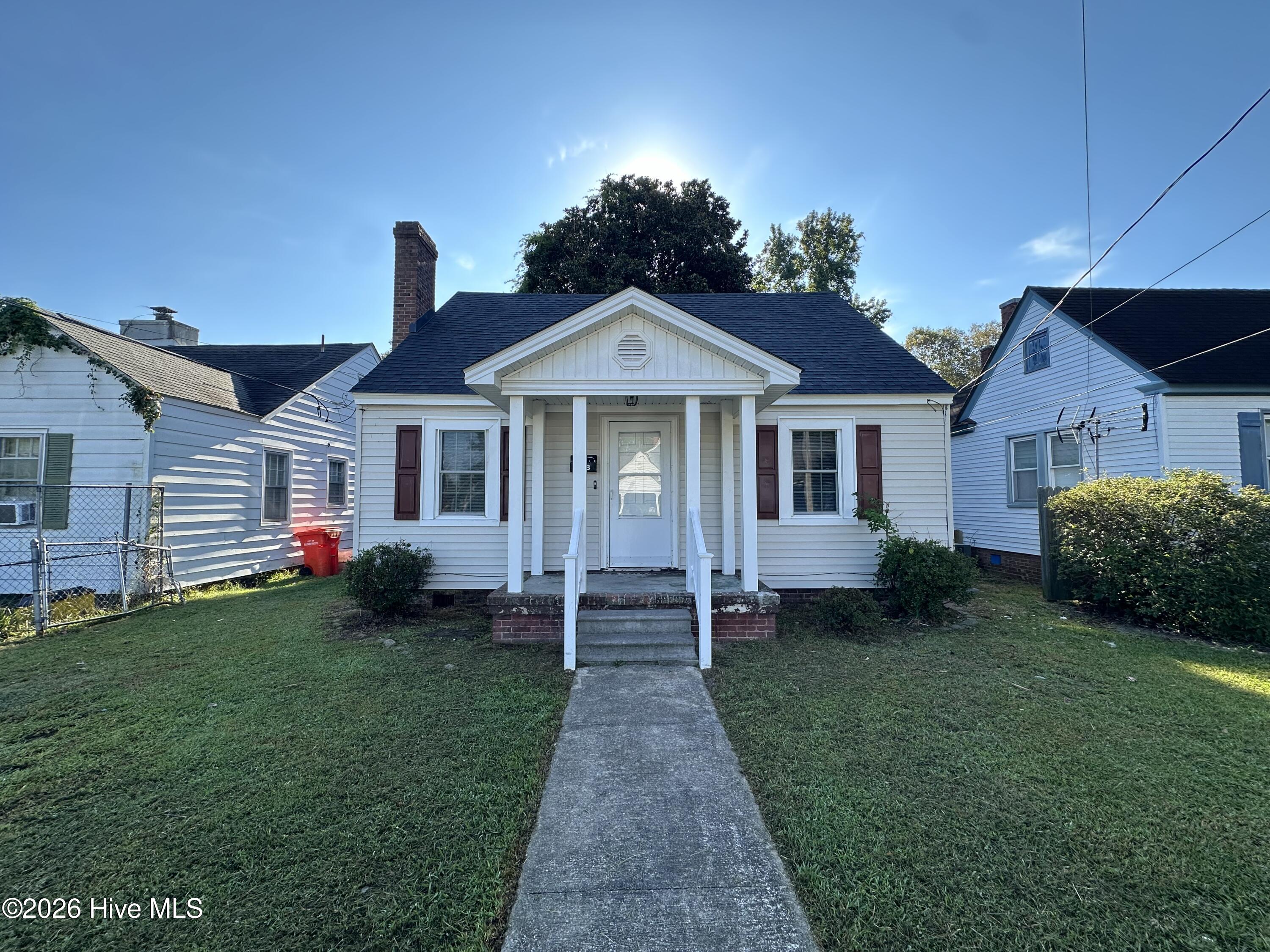 908 Flora Street Property Photo 1