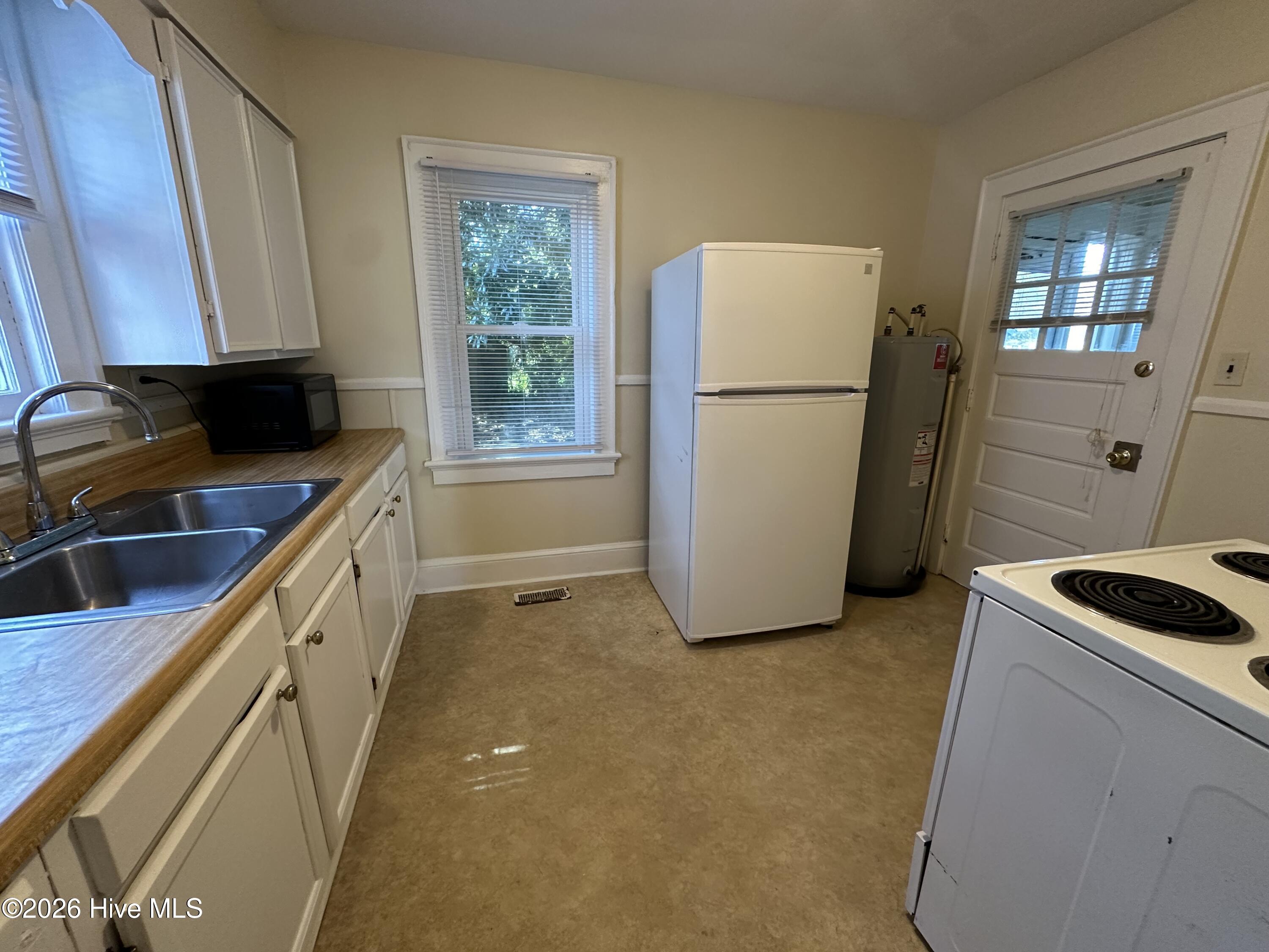 908 Flora Street Property Photo 2