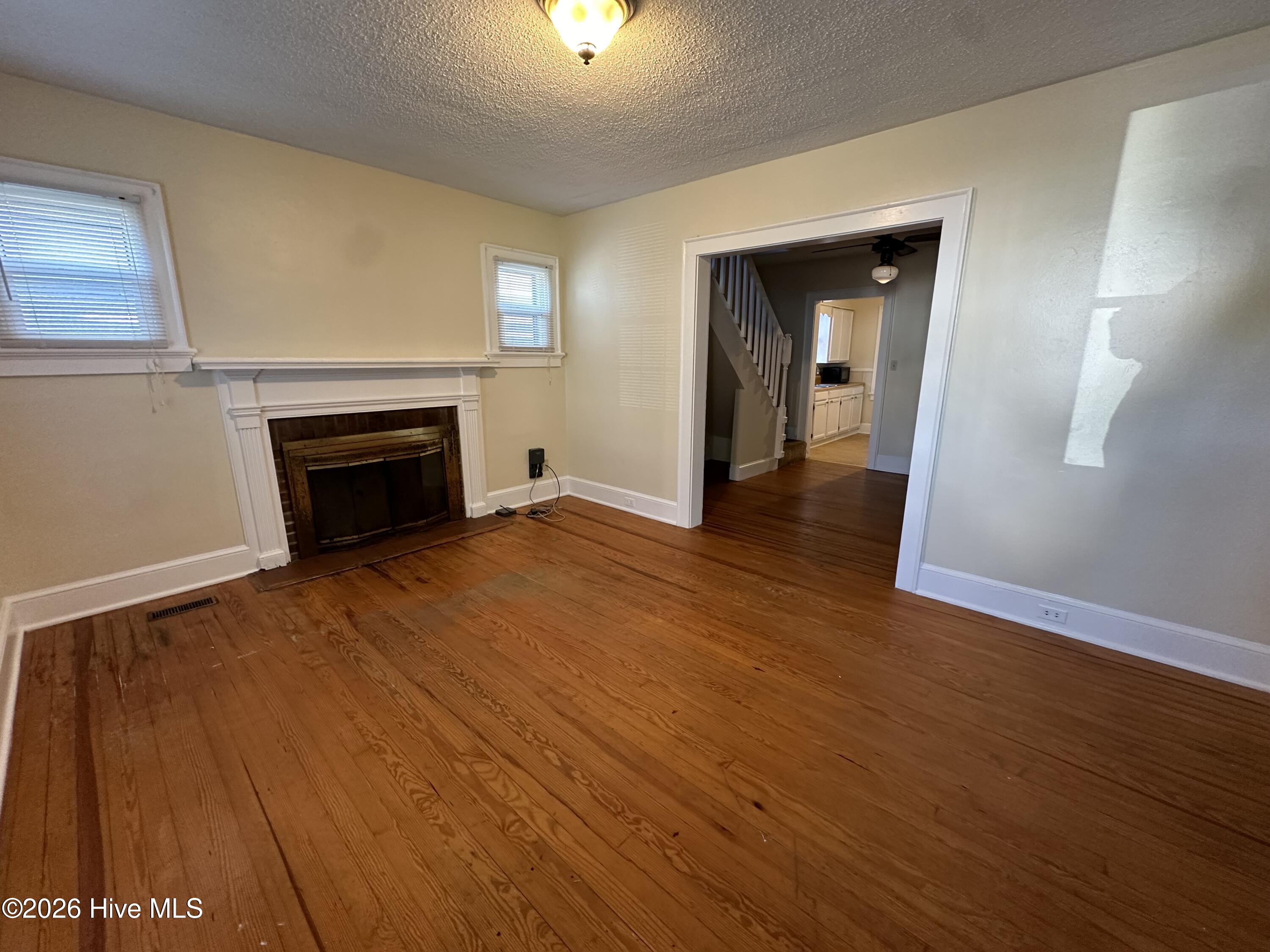908 Flora Street Property Photo 4