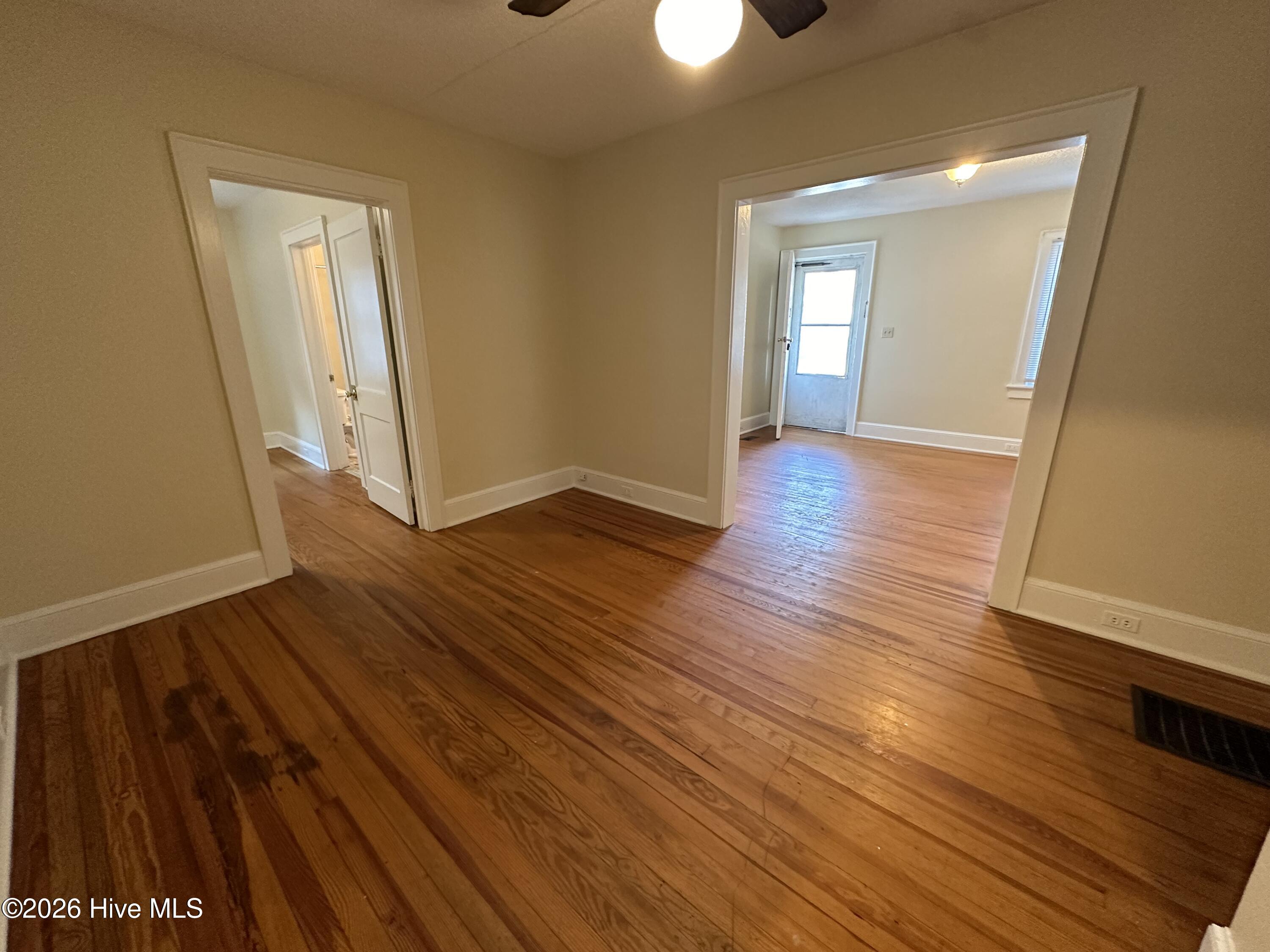 908 Flora Street Property Photo 5