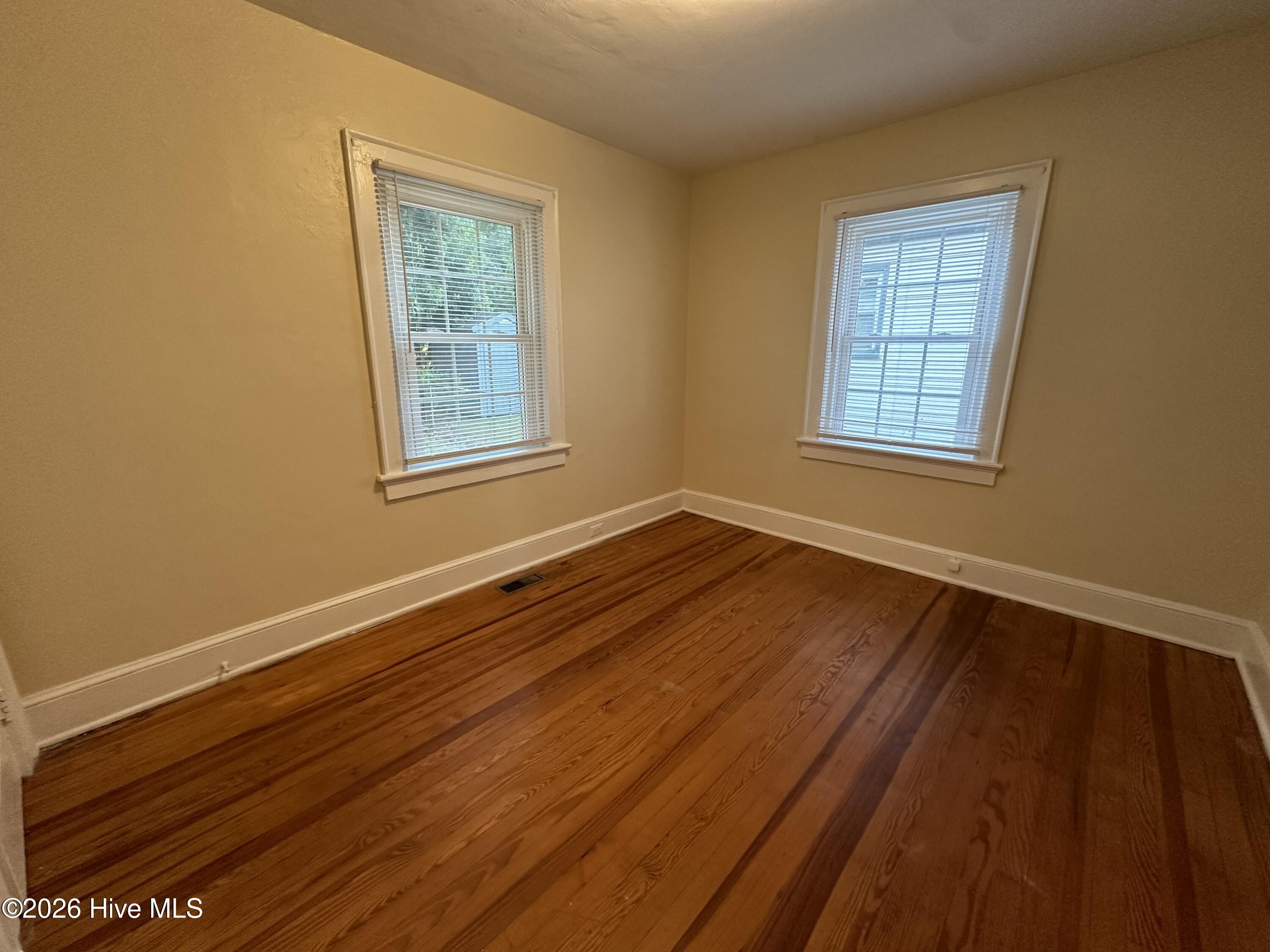 908 Flora Street Property Photo 6