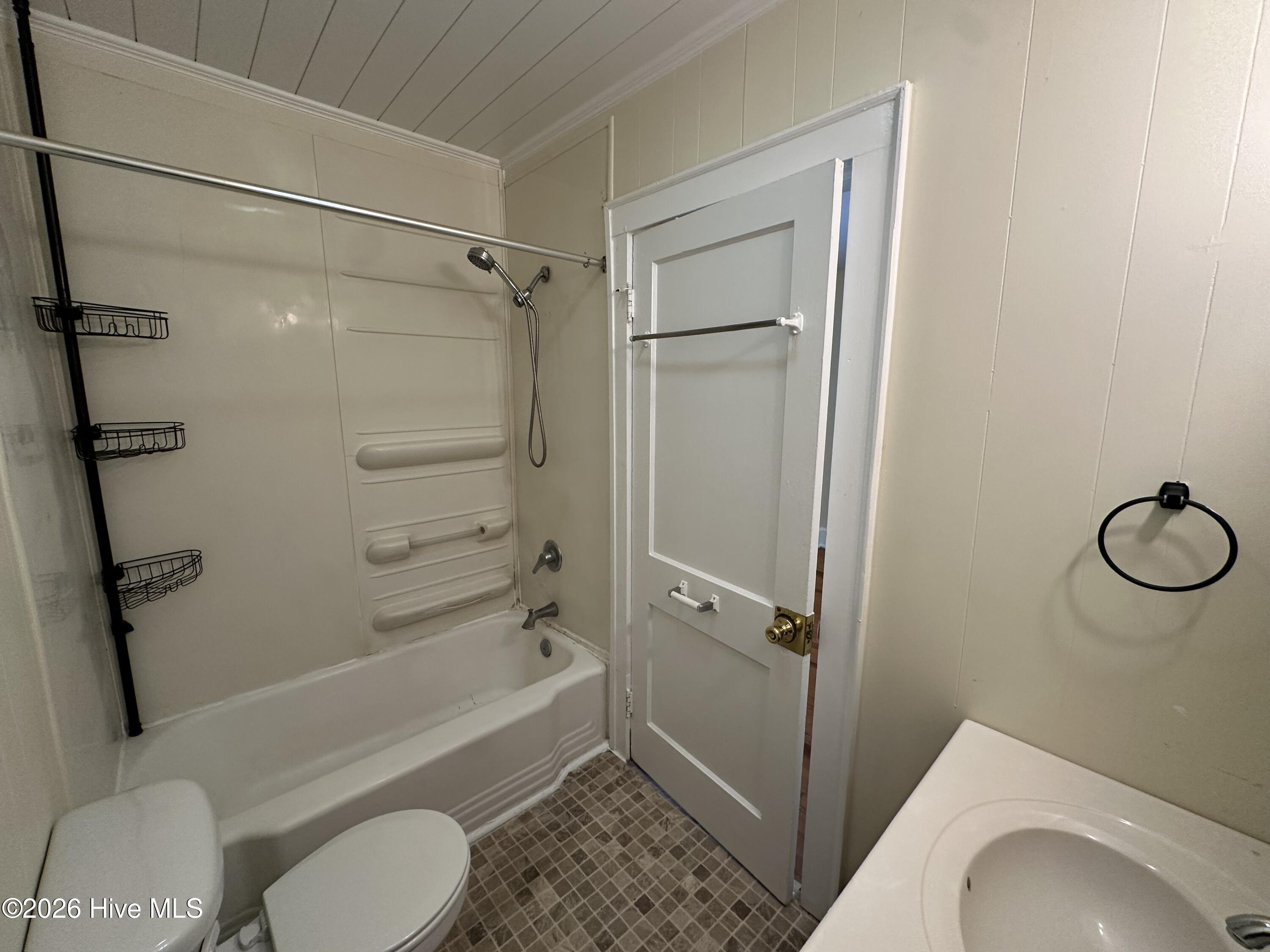 908 Flora Street Property Photo 8