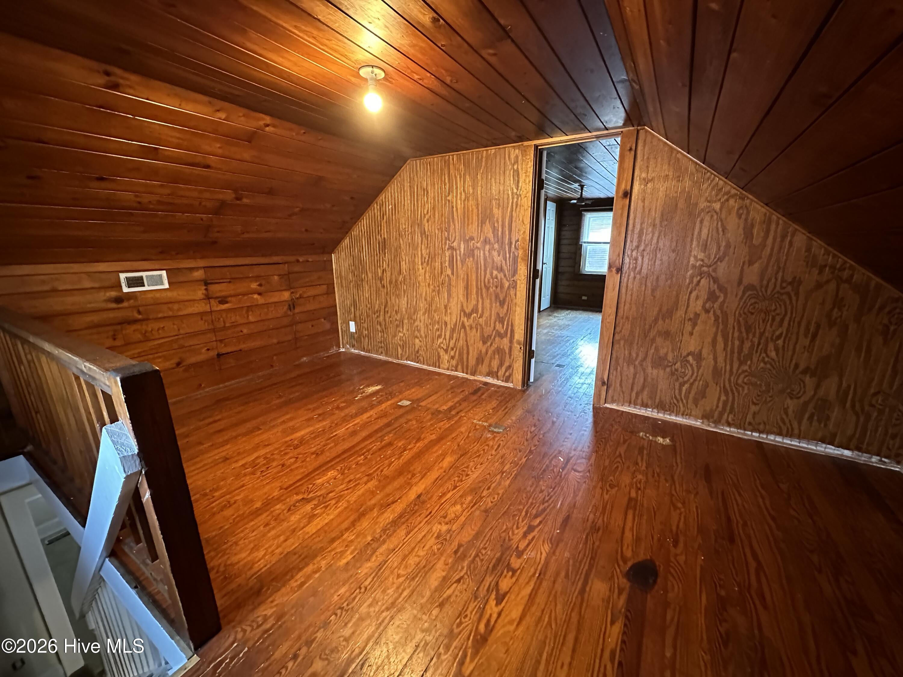 908 Flora Street Property Photo 10