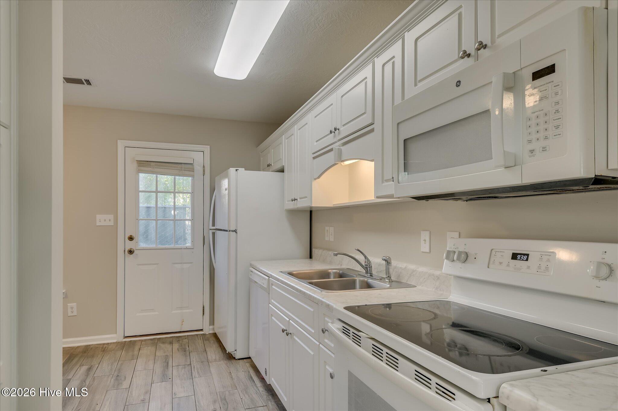 660 Brook Trail Property Photo 13