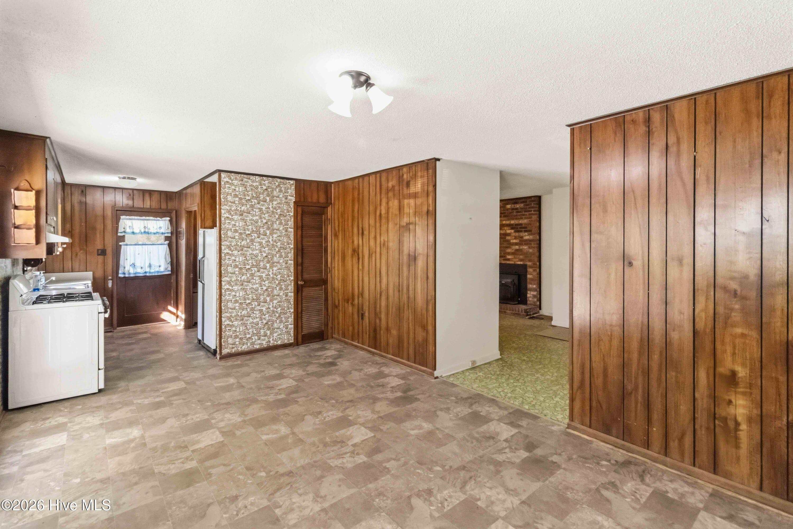 2020 Ackerman Road Property Photo 7