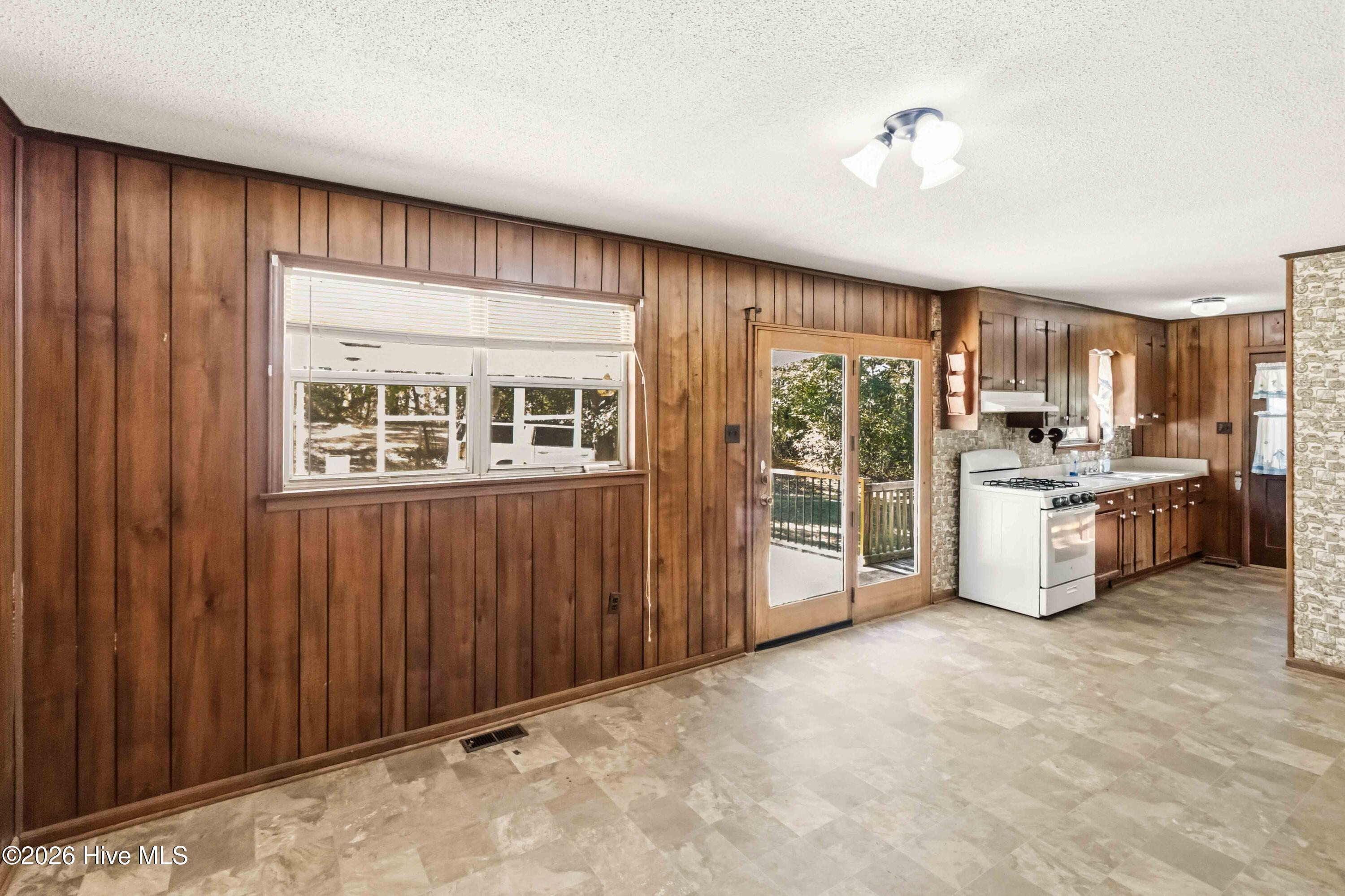 2020 Ackerman Road Property Photo 8