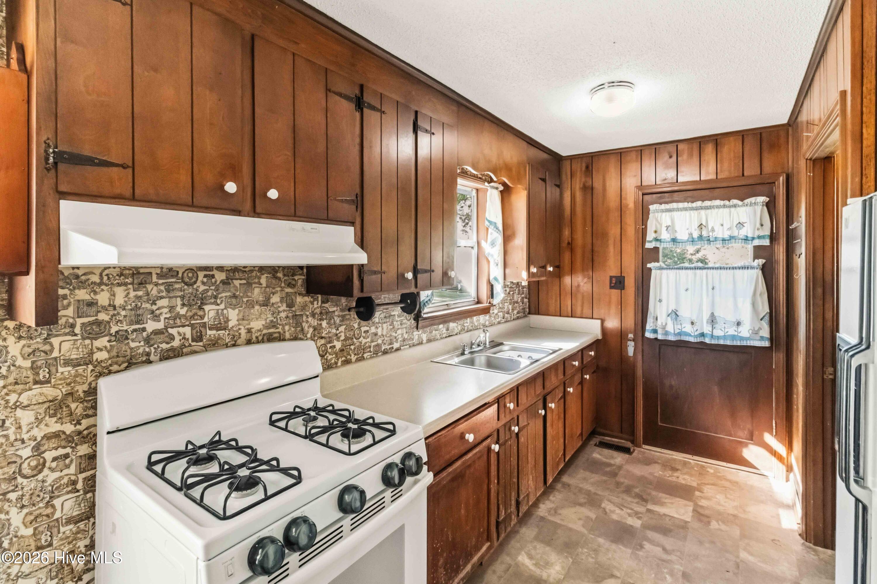 2020 Ackerman Road Property Photo 10