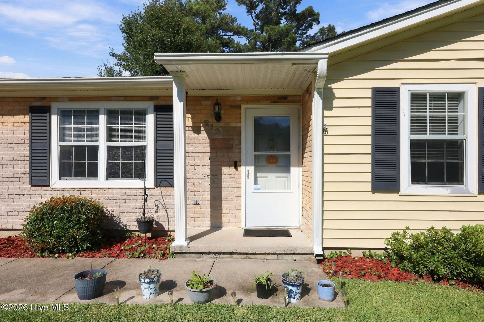212 Kenneth Boulevard Property Photo 2