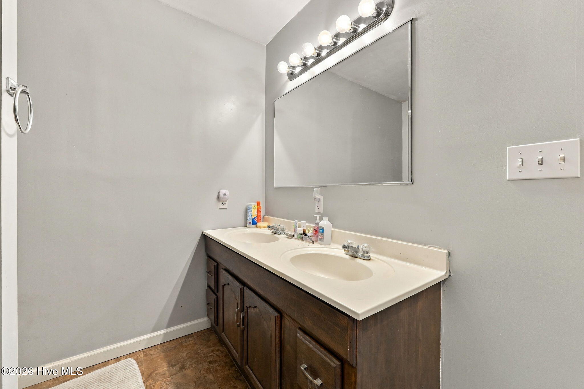 212 Kenneth Boulevard Property Photo 32