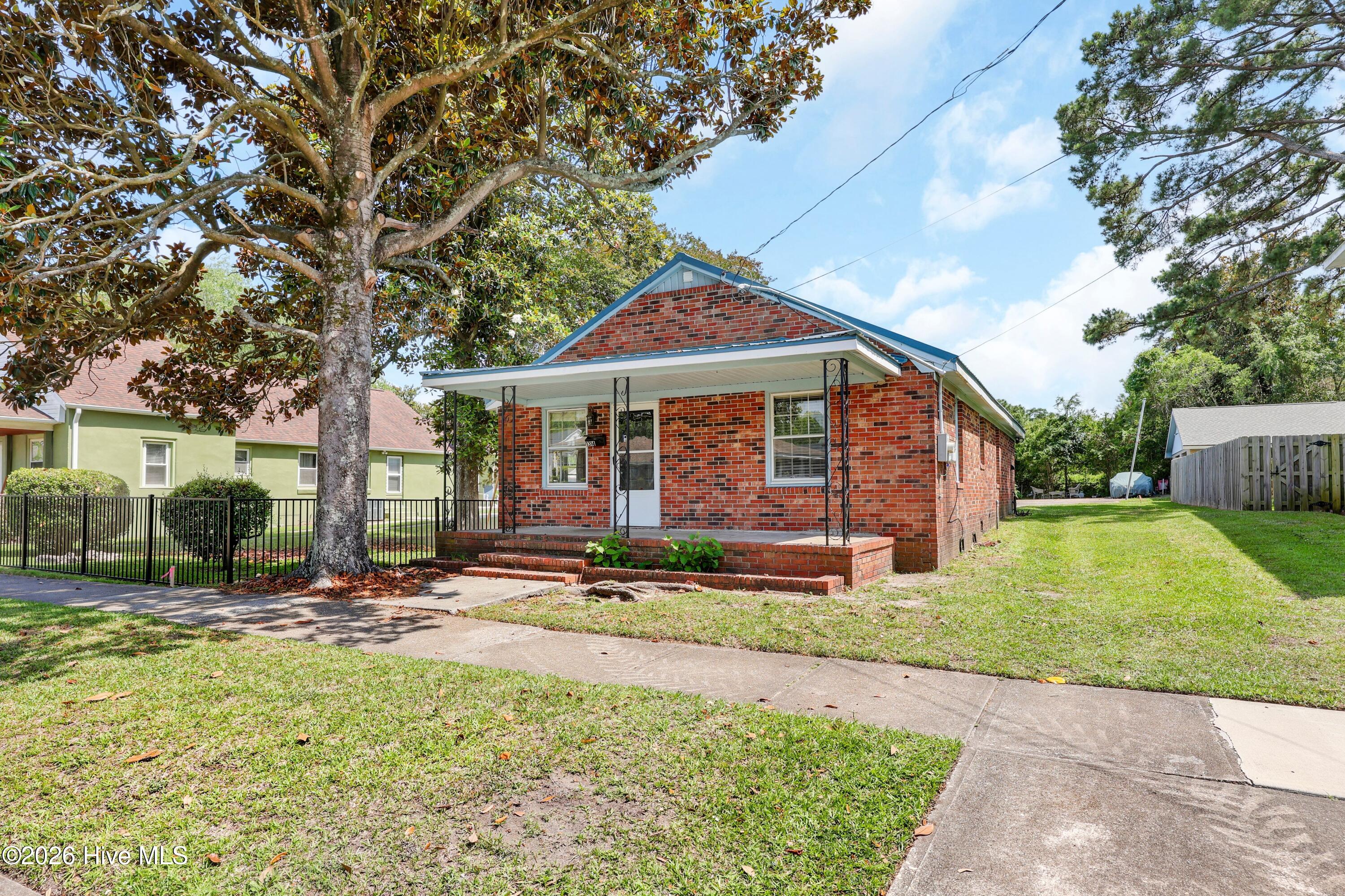 1314 Queen Street Property Photo 3