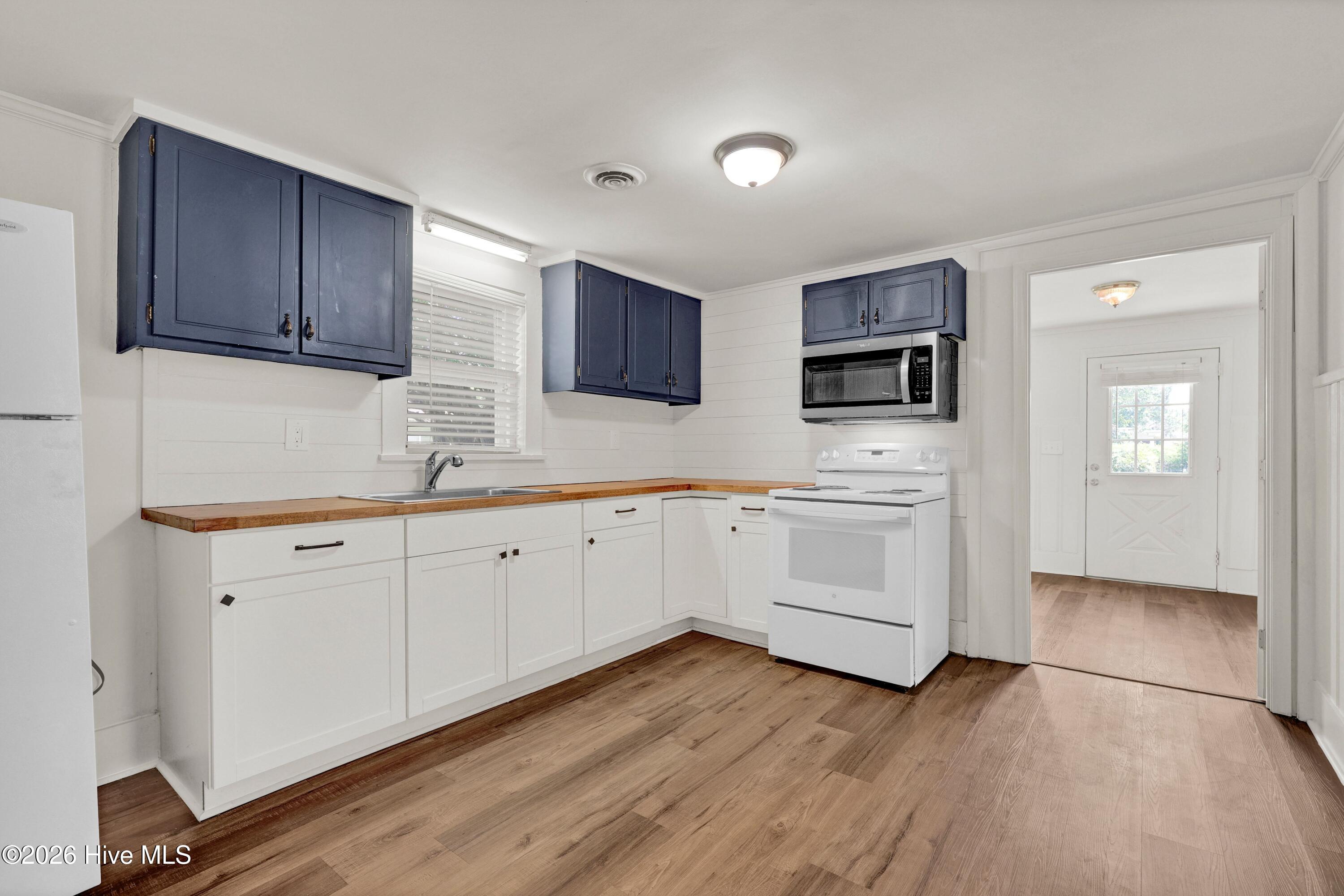 1314 Queen Street Property Photo 10