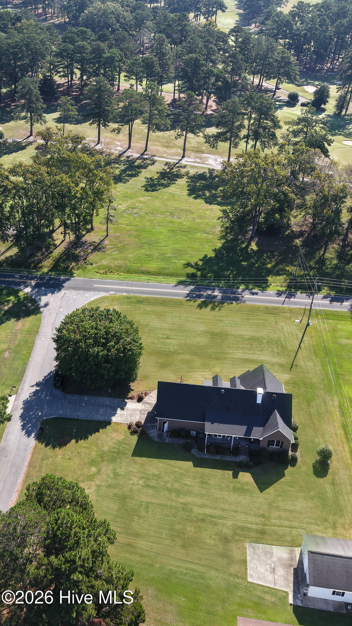 944 Country Club Drive Property Photo 14