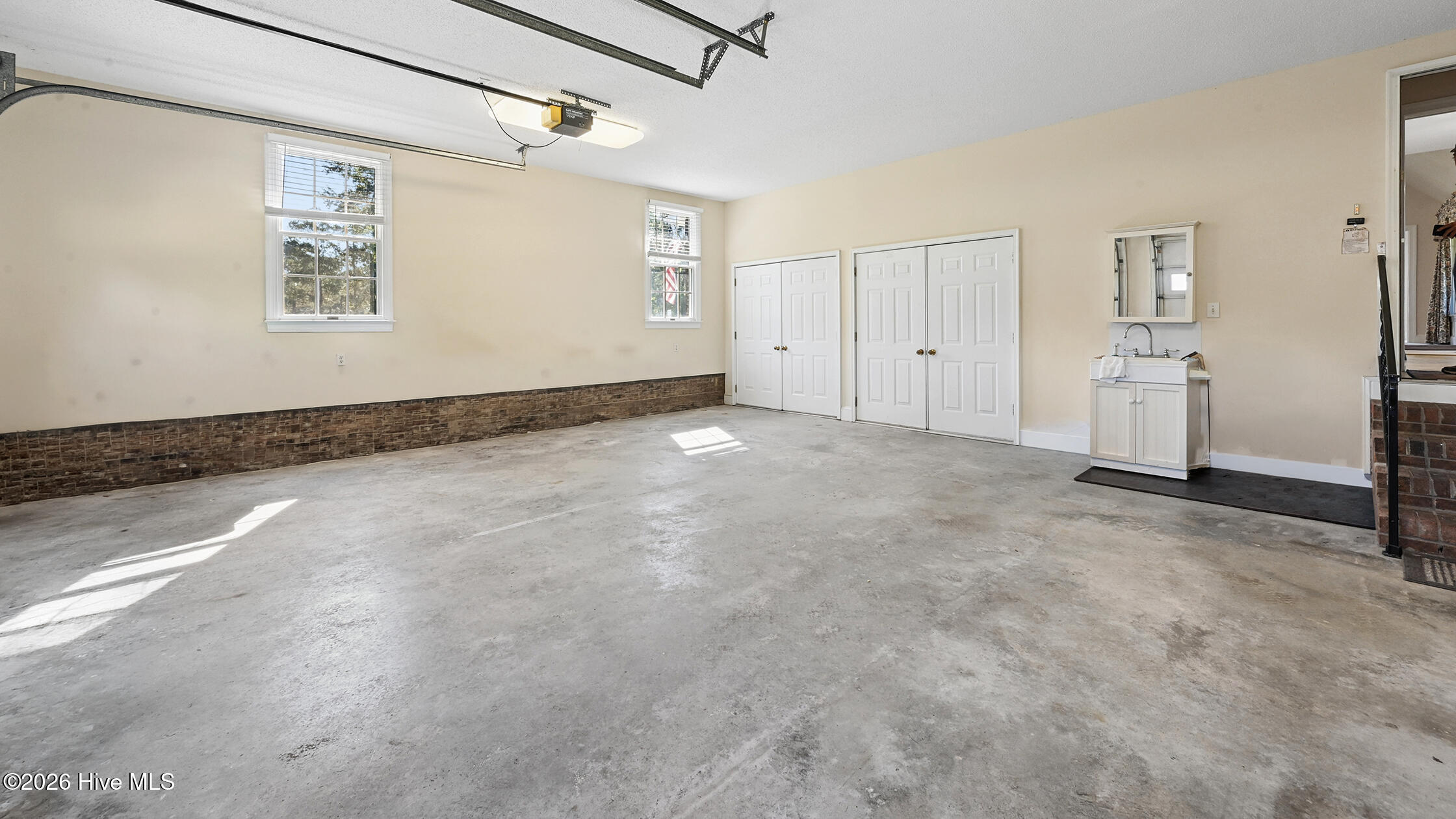 944 Country Club Drive Property Photo 21