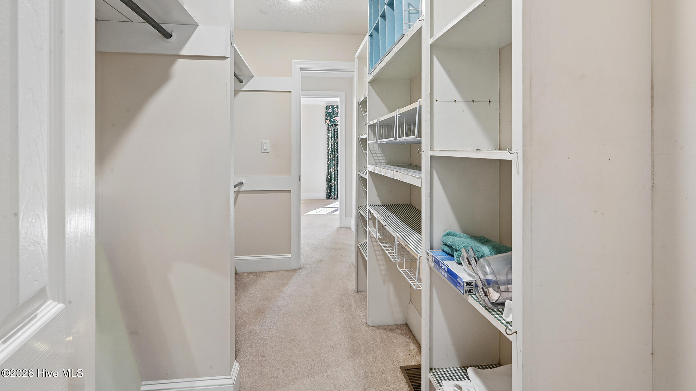 944 Country Club Drive Property Photo 45