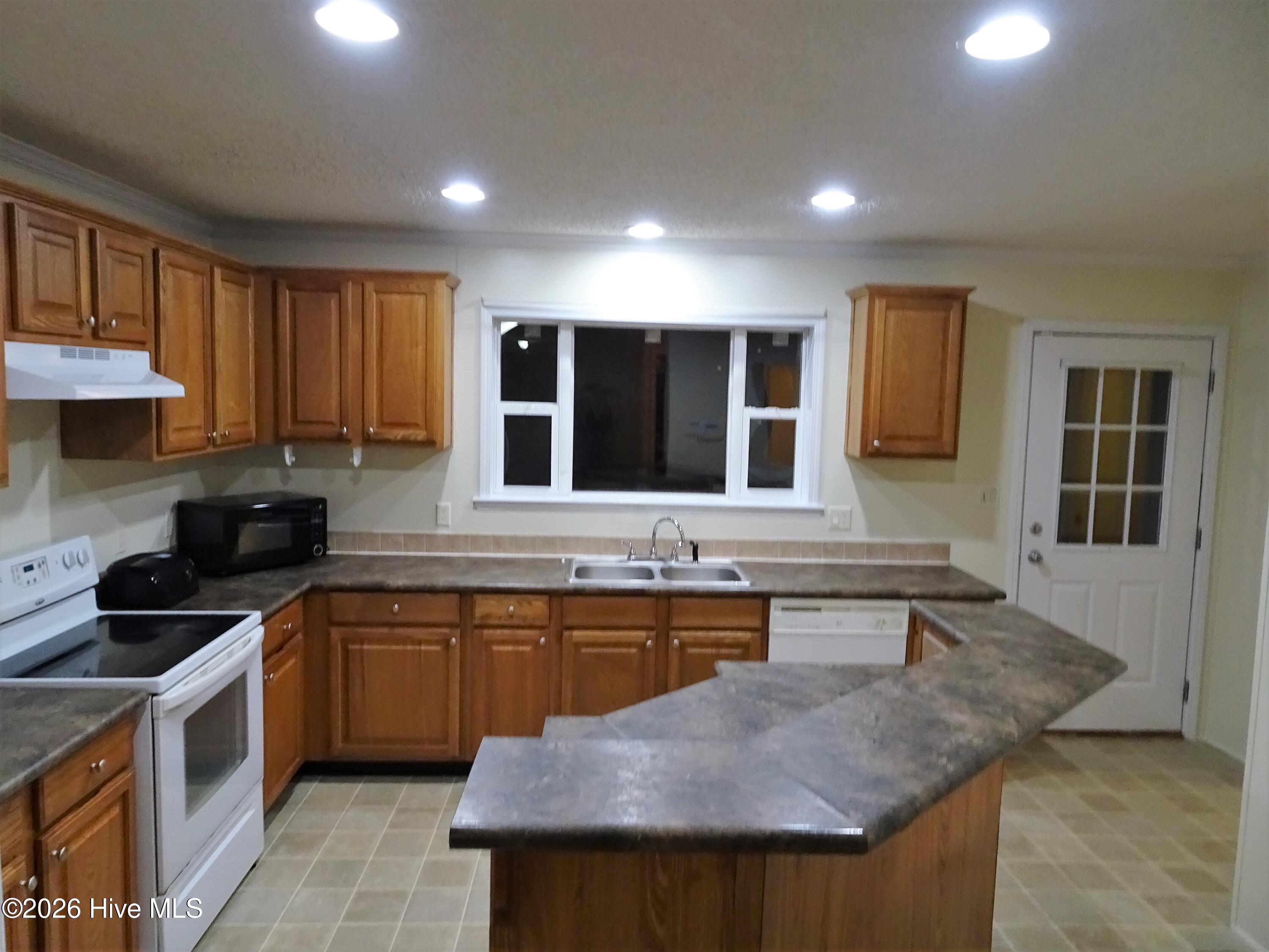 121 Darden Street Property Photo 9