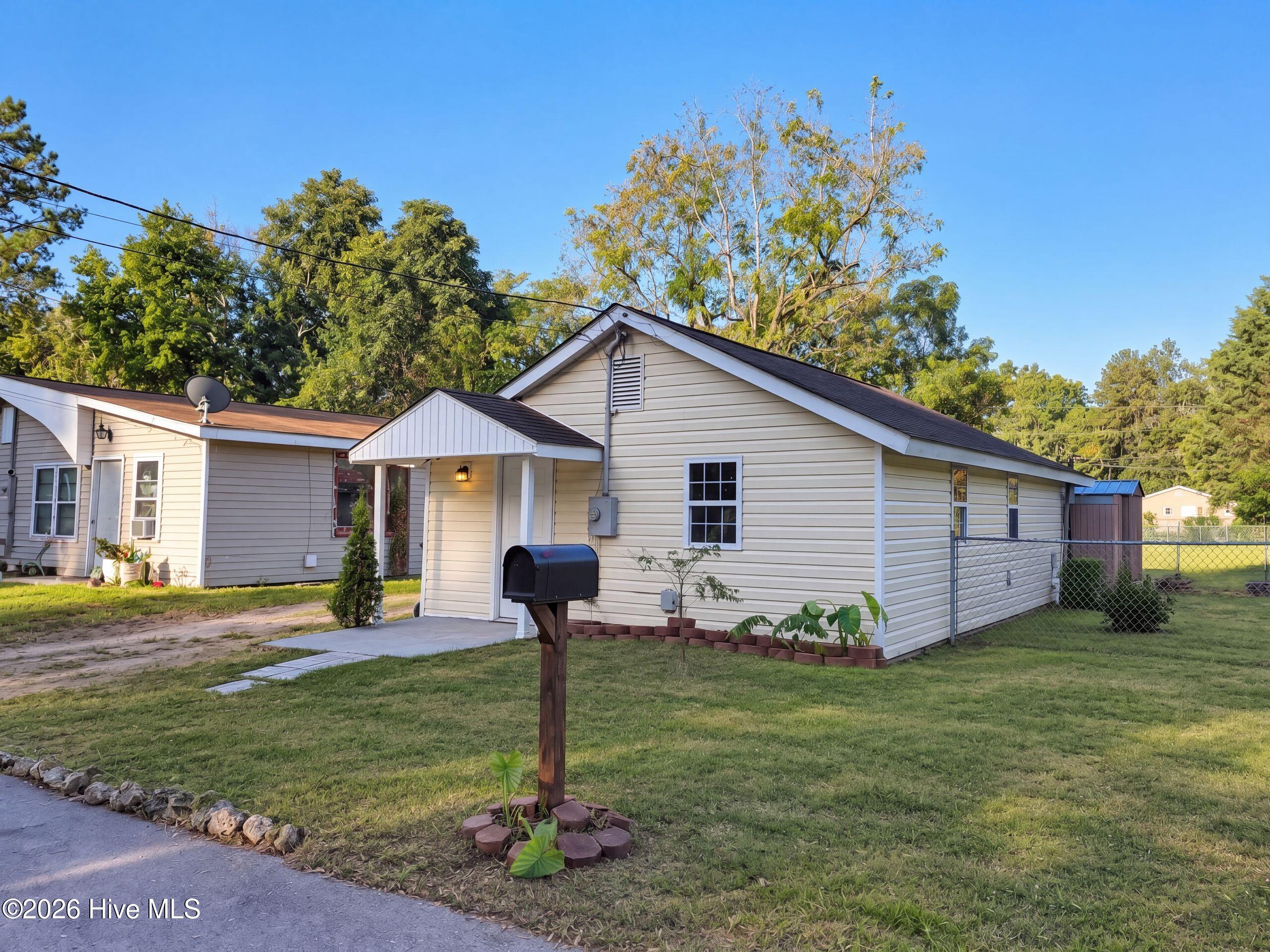 206 N Poplar Street E Property Photo 6