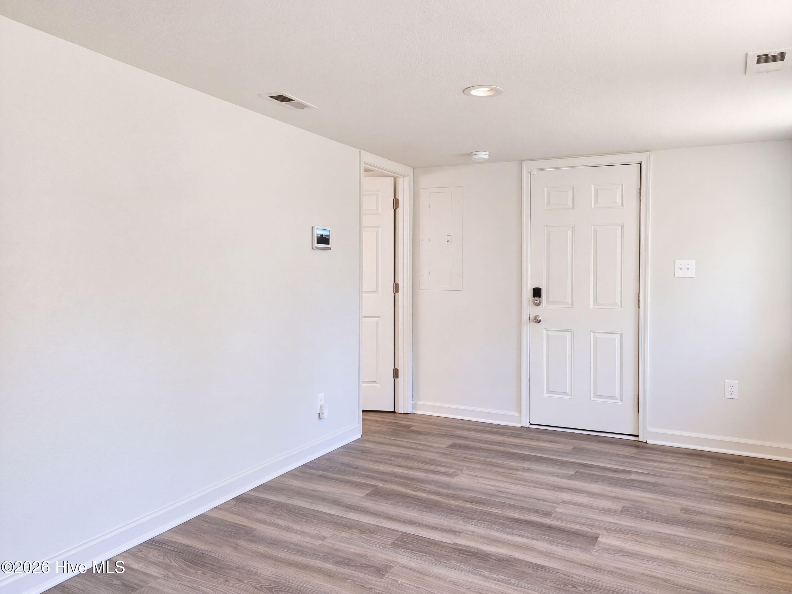 206 N Poplar Street E Property Photo 7