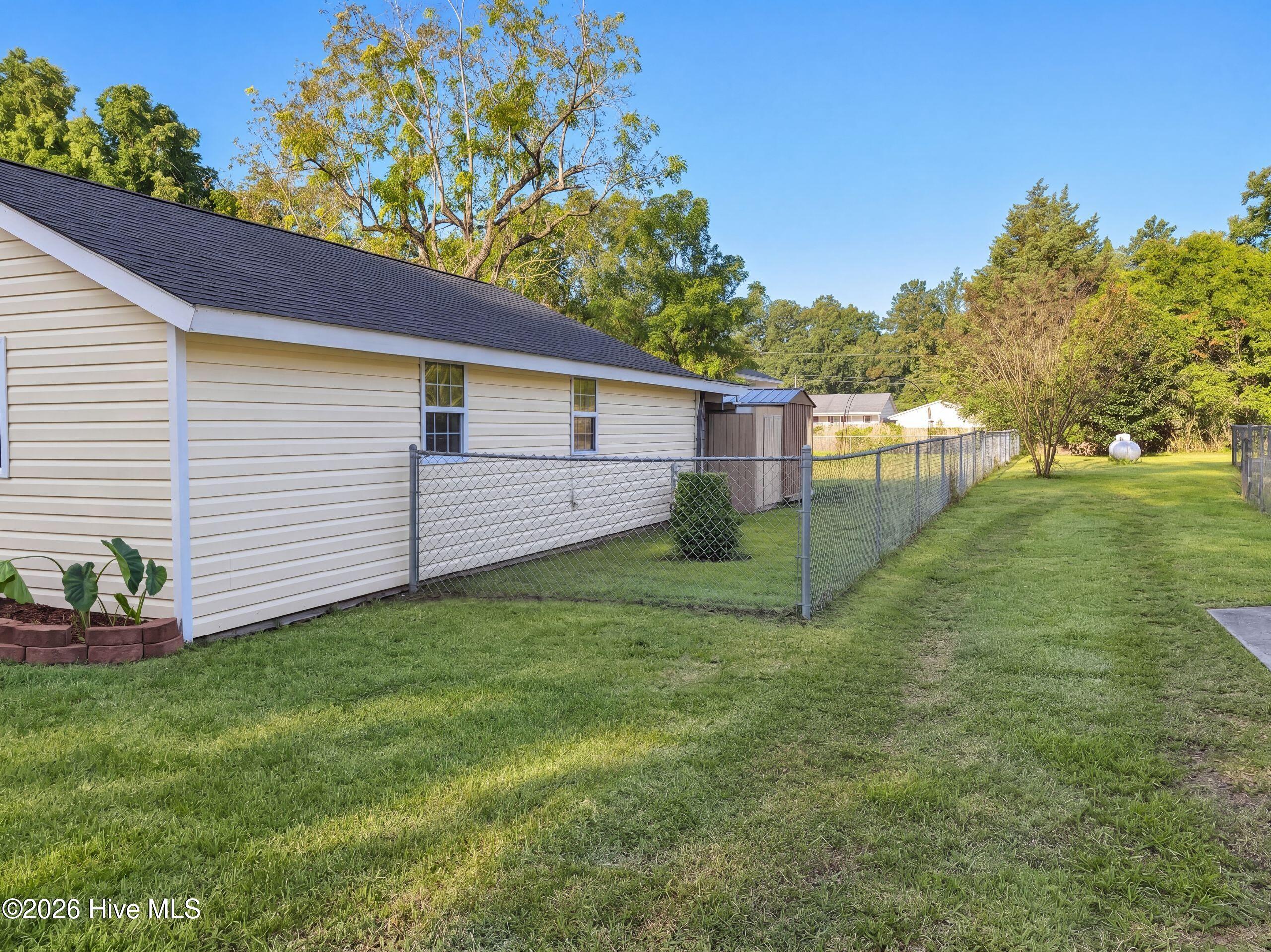 206 N Poplar Street E Property Photo 14