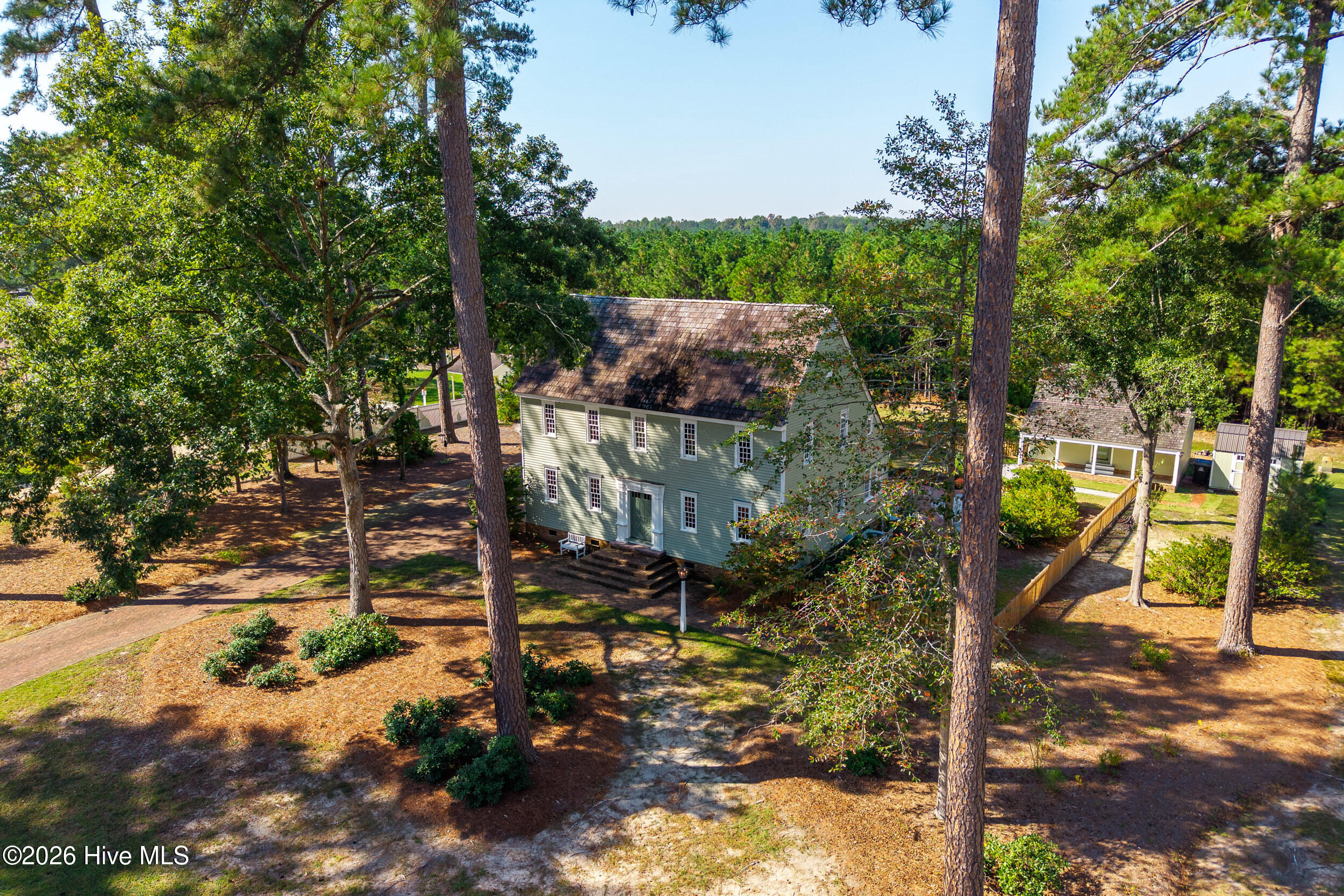 1516 Colony Drive Property Photo 6