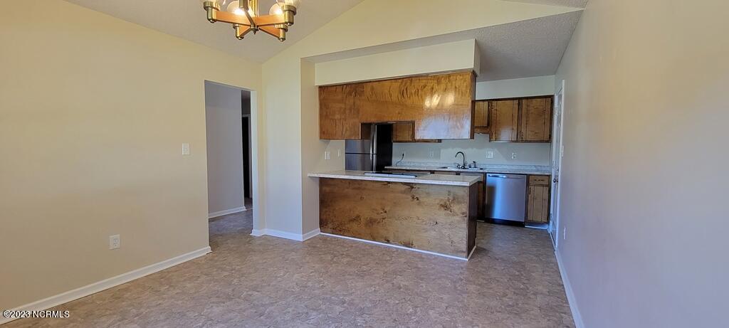 527 Raintree Circle Property Photo 9