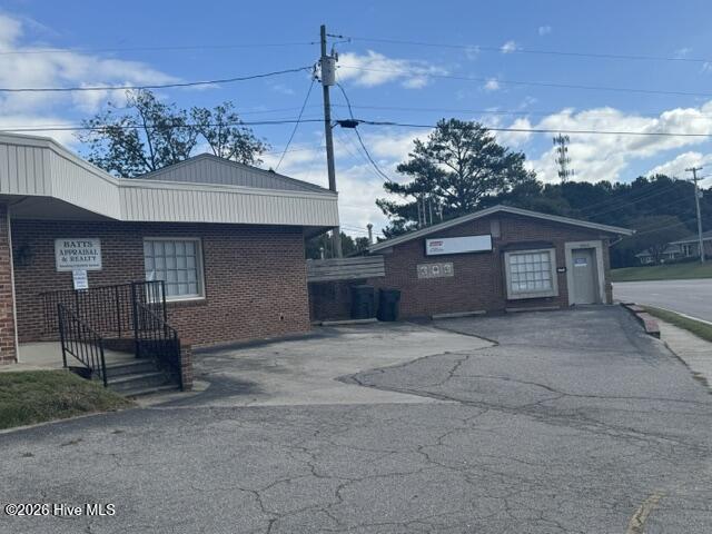 500 Ward Boulevard Property Photo 2