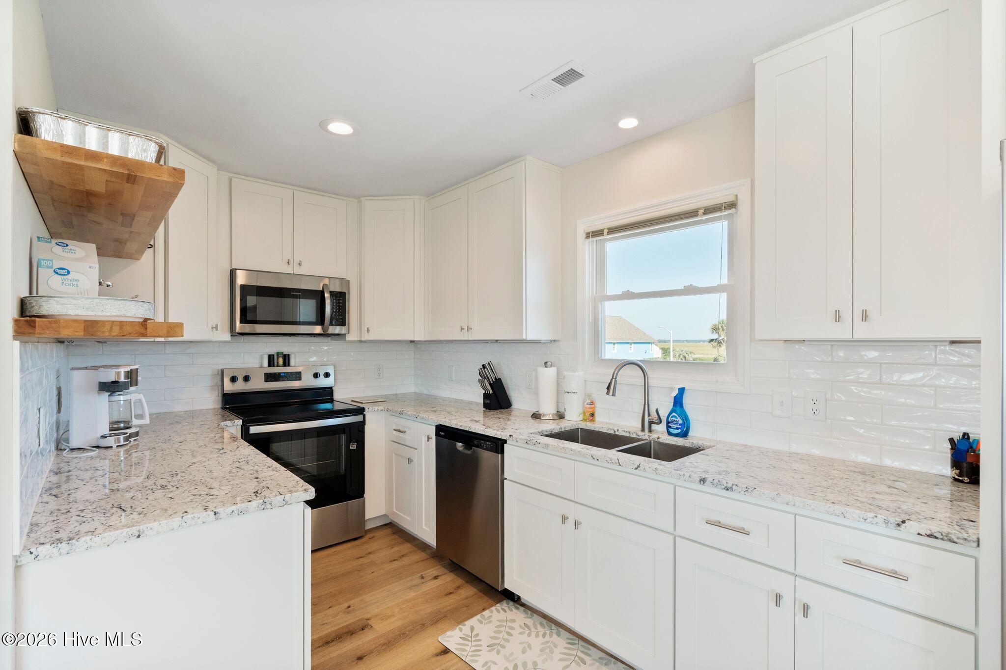 425 Caswell Beach Road Property Photo 14