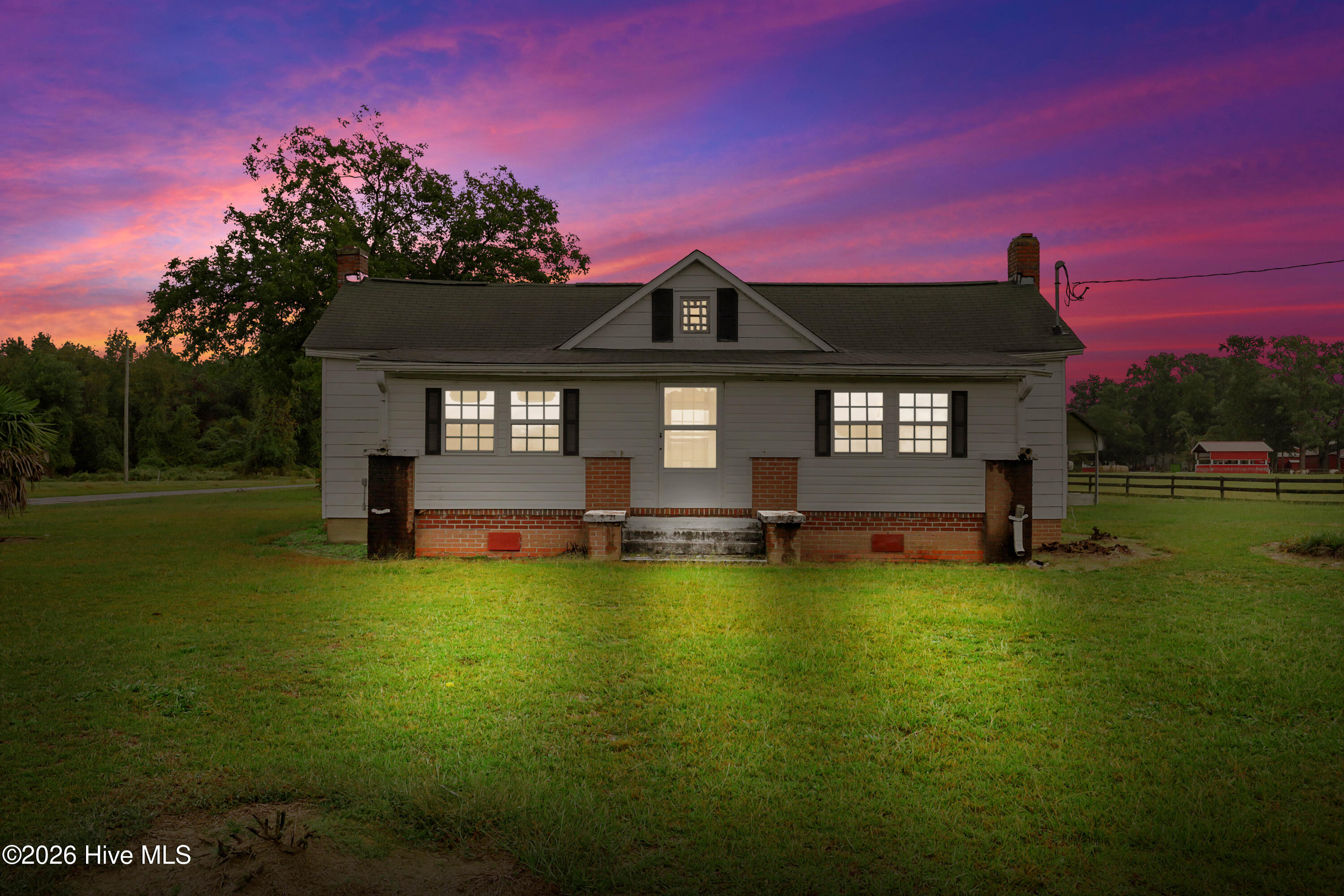1169 Grantham School Road Property Photo 3