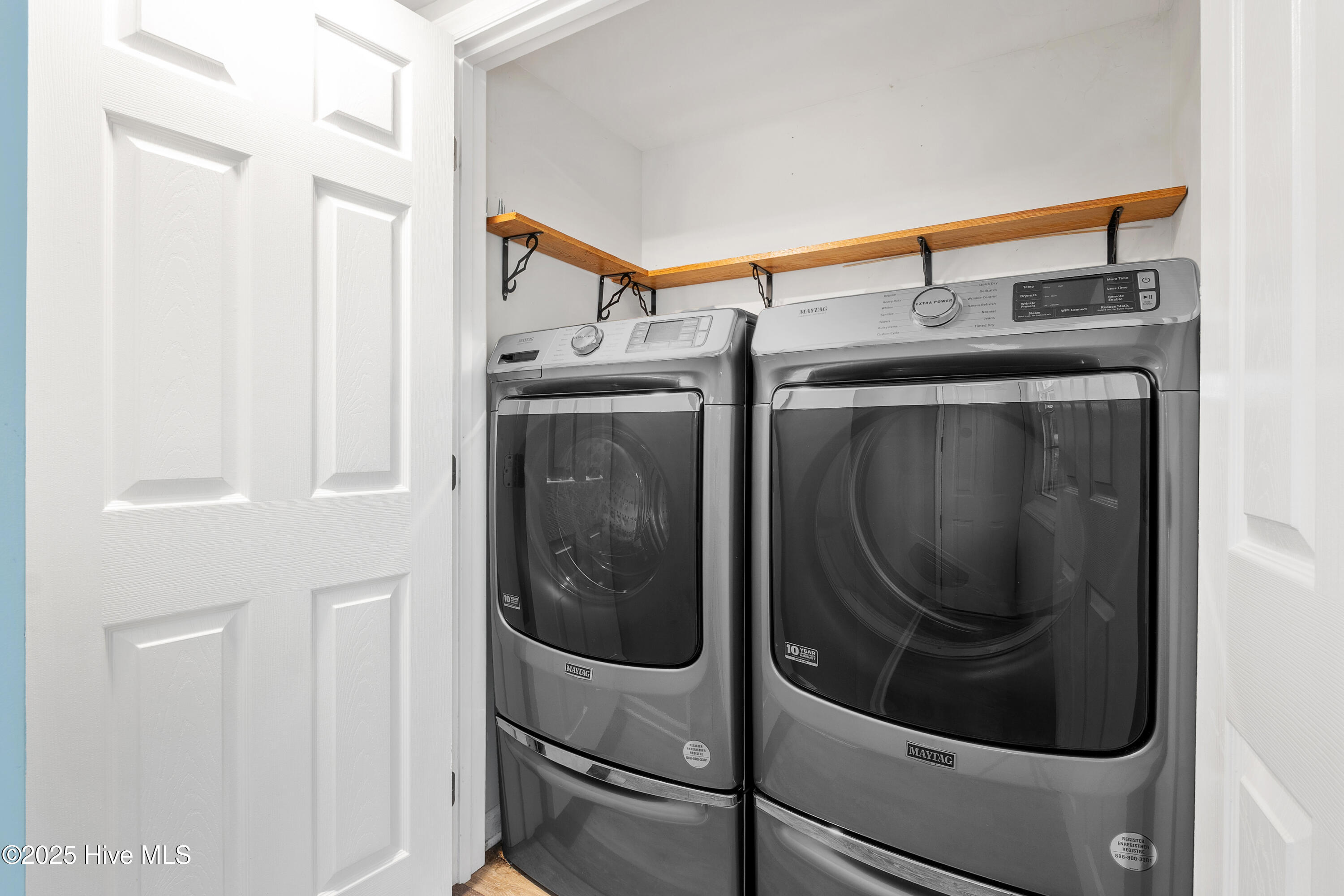 280 E Ohio Avenue Property Photo 18