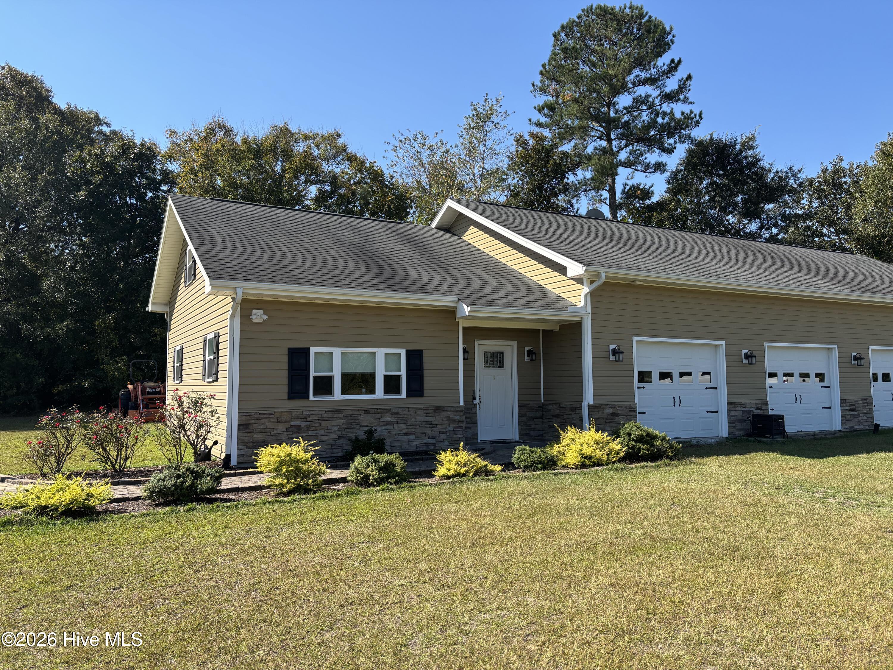 593 La Wane Lane Property Photo 2
