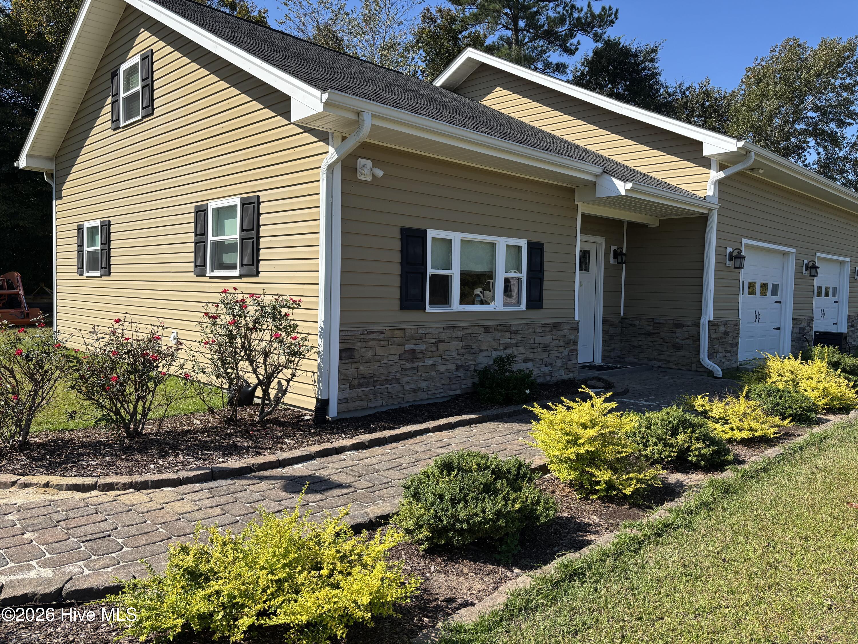 593 La Wane Lane Property Photo 4