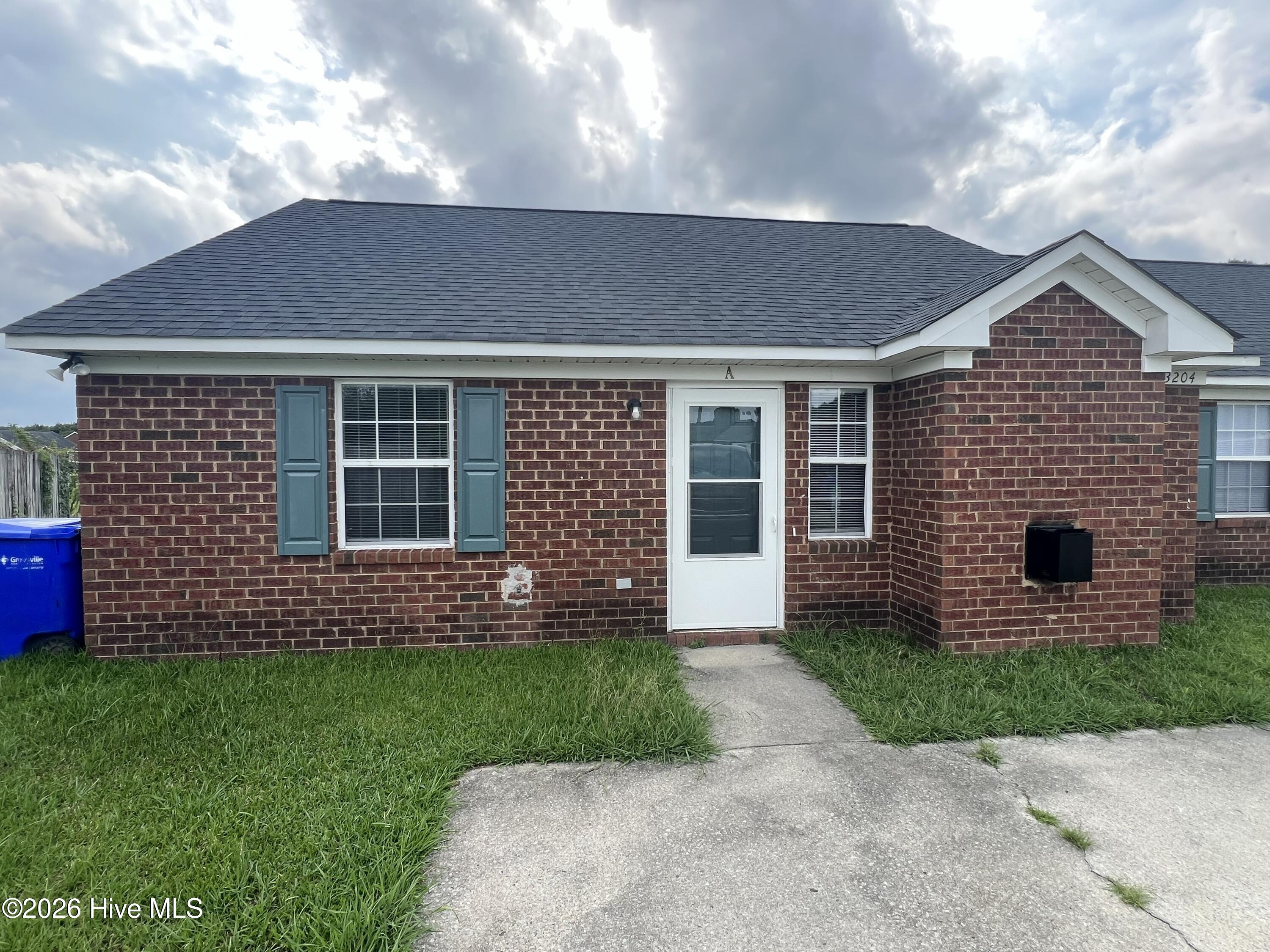3204 Parkway Court A & B Property Photo 2