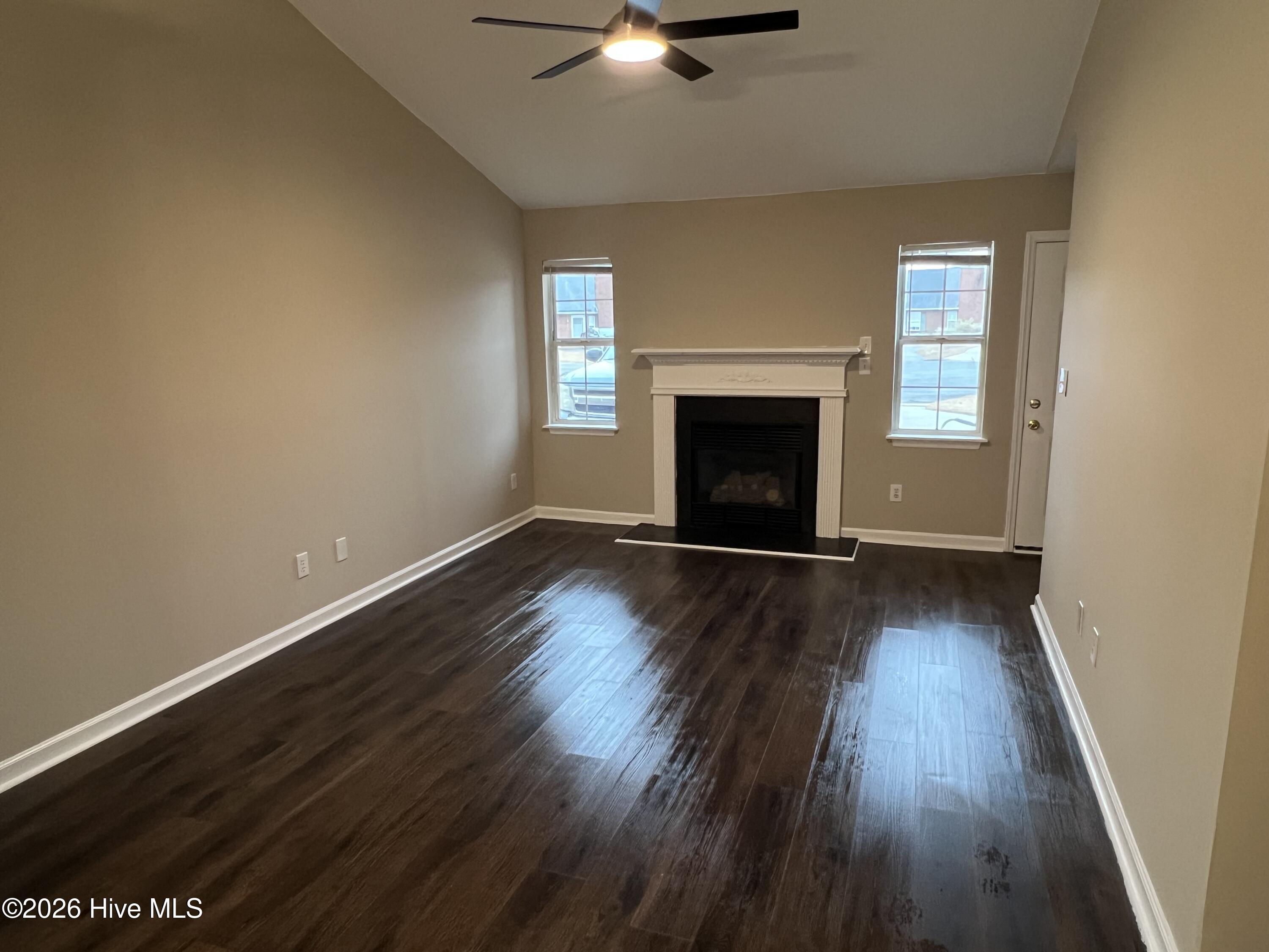 3204 Parkway Court A & B Property Photo 4