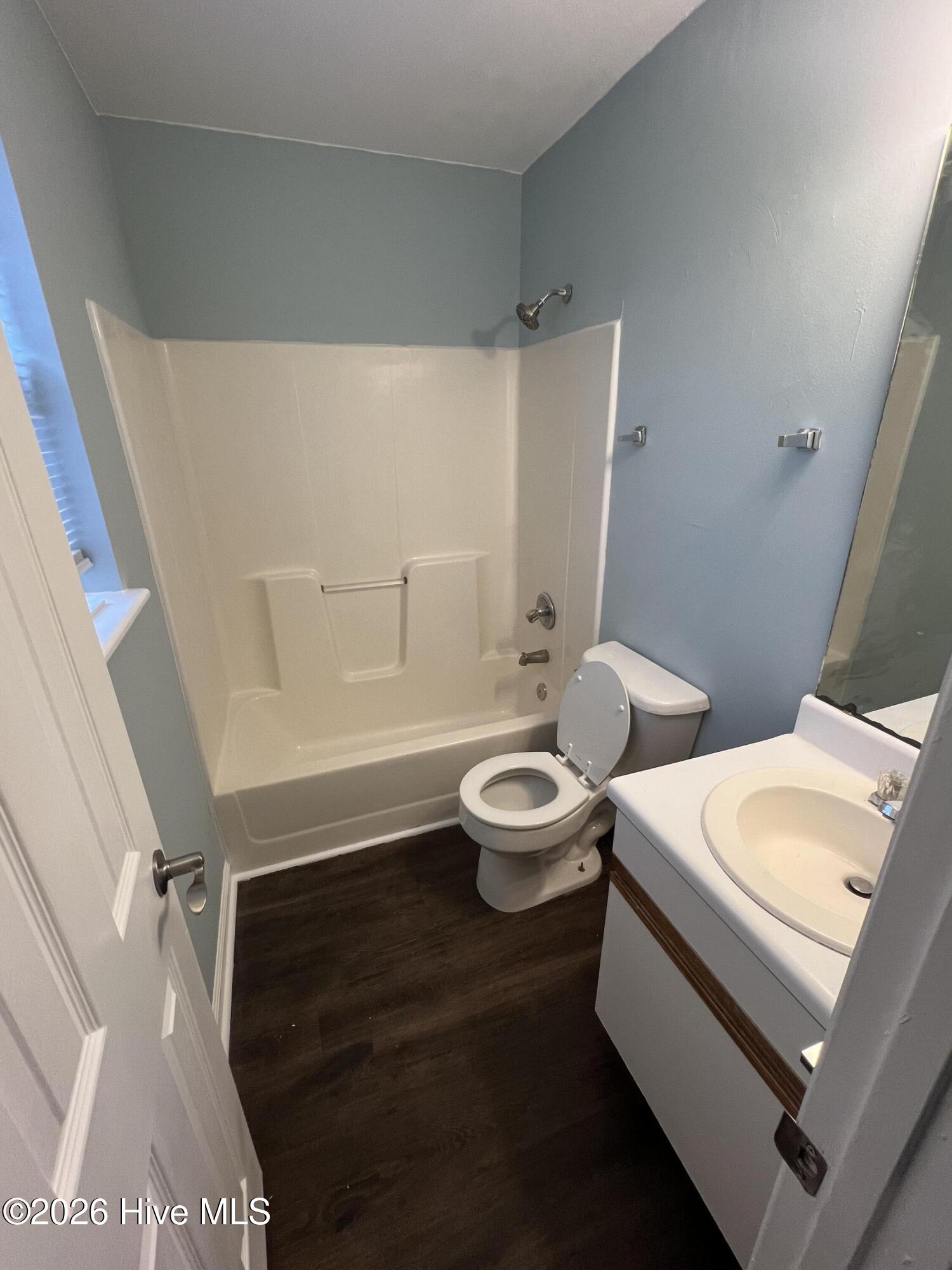 3204 Parkway Court A & B Property Photo 9