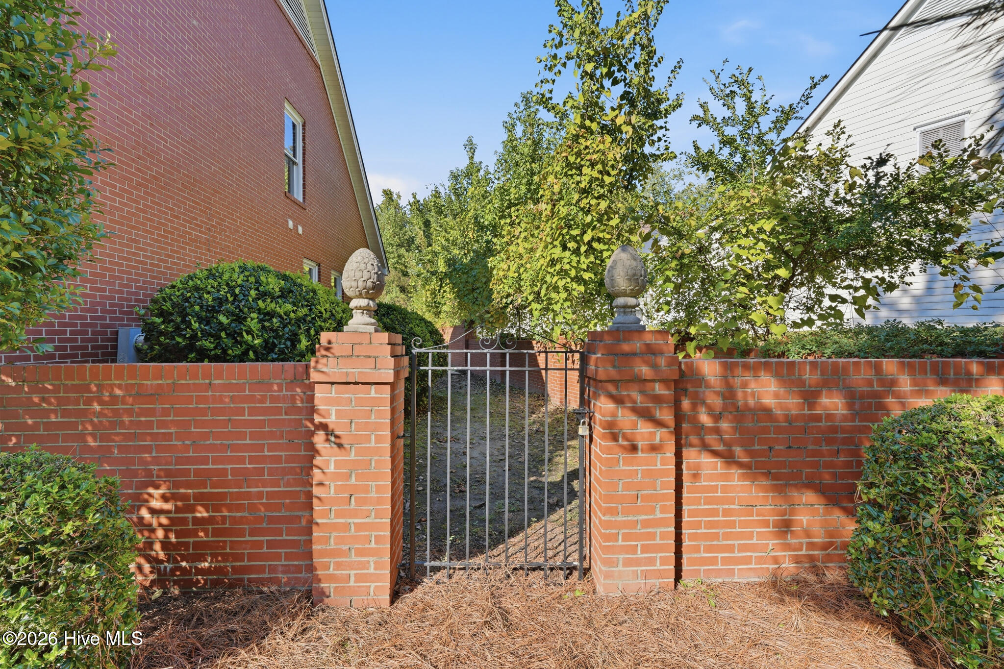 3139 W Lake Forest Drive Property Photo 6