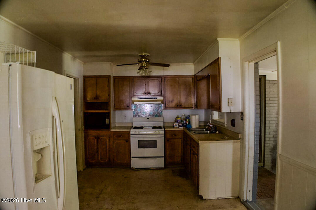 702 E 8th Street Property Photo 4