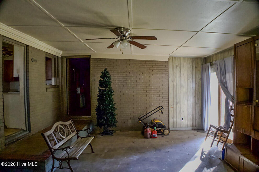 702 E 8th Street Property Photo 9