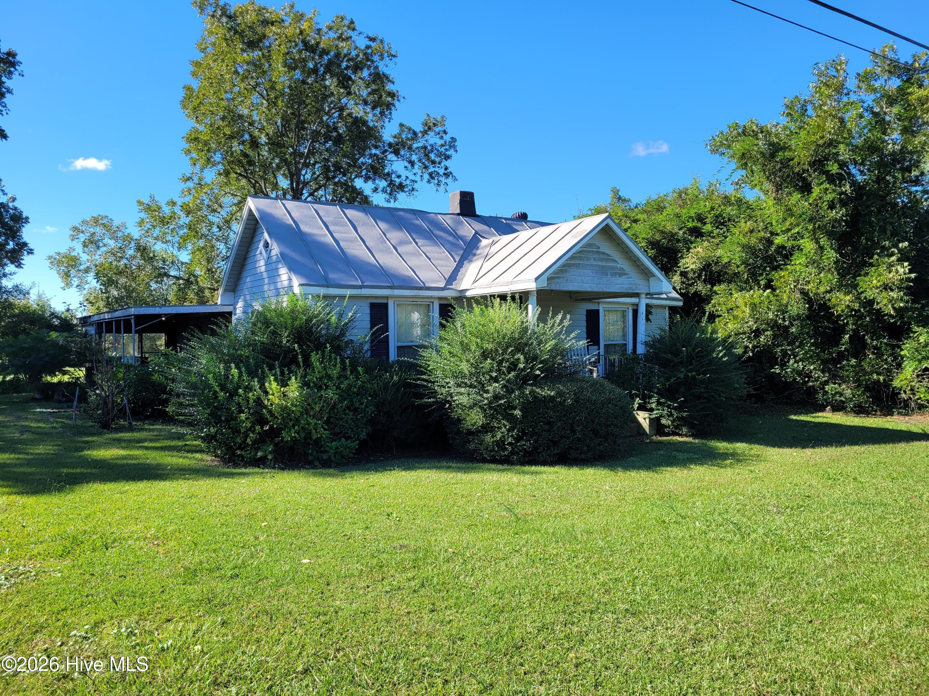 1554 Nc 102 E Property Photo 3