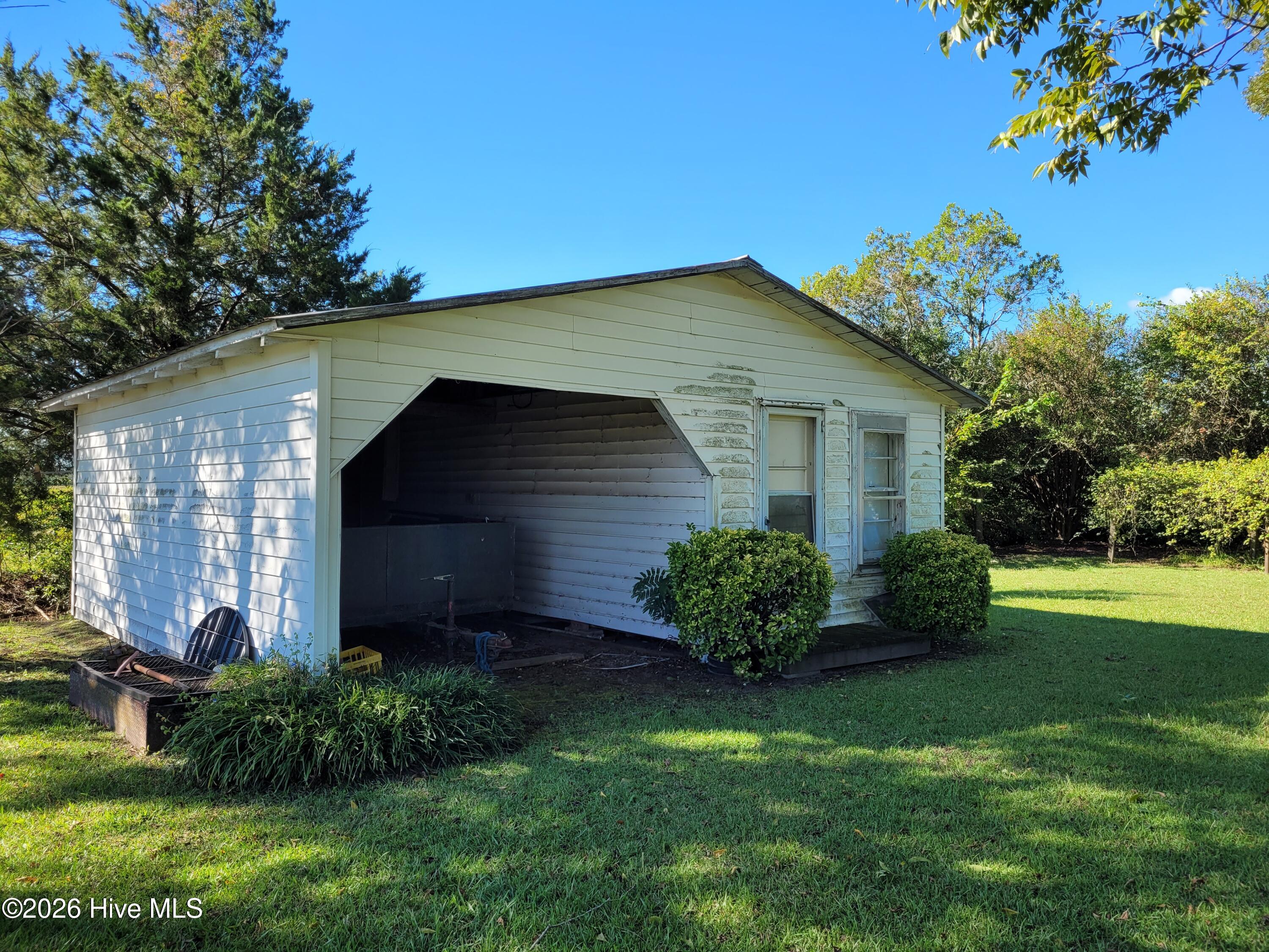 1554 Nc 102 E Property Photo 9
