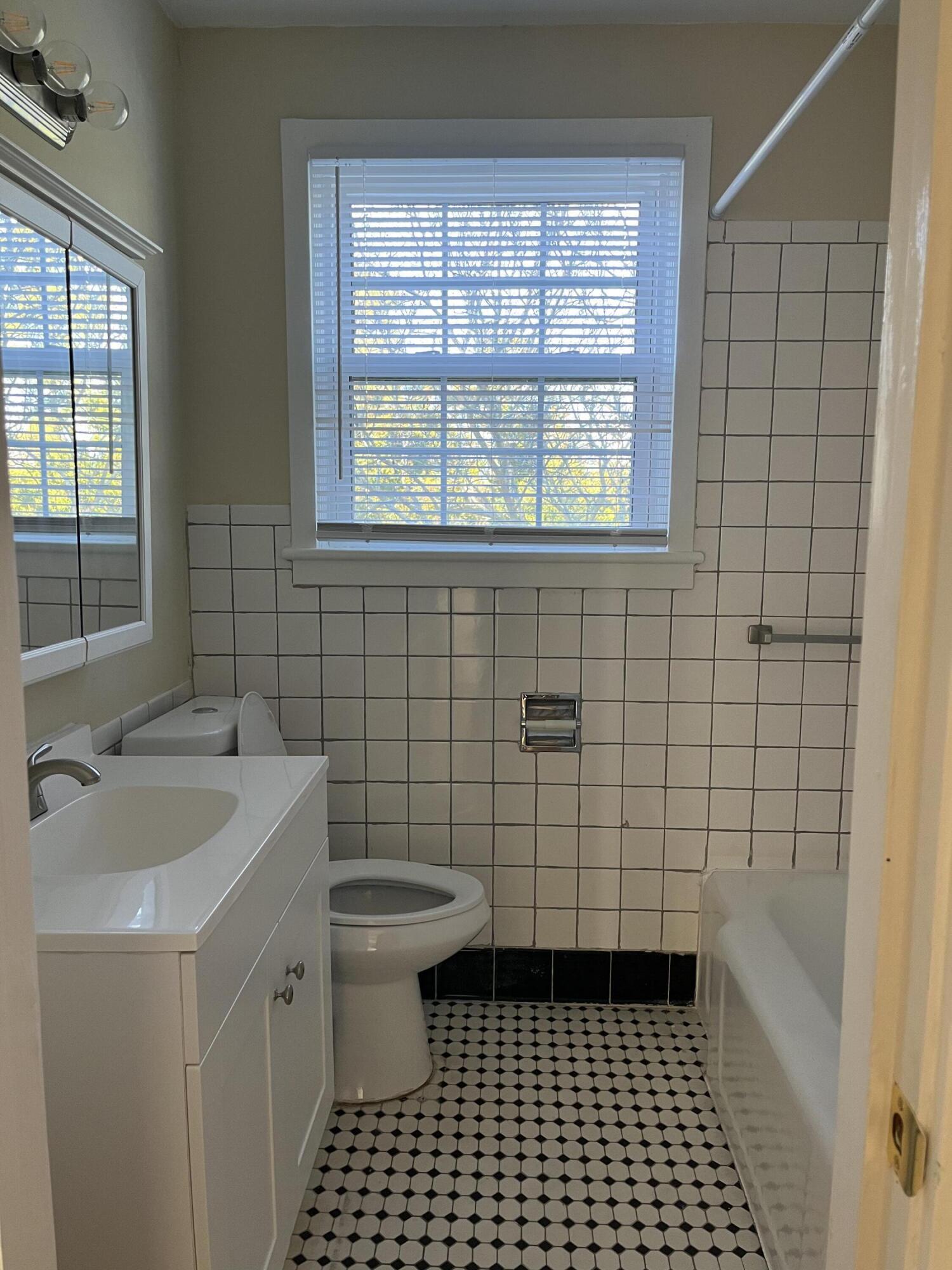 801 Monte Sano Avenue Apt D3 Property Photo 9