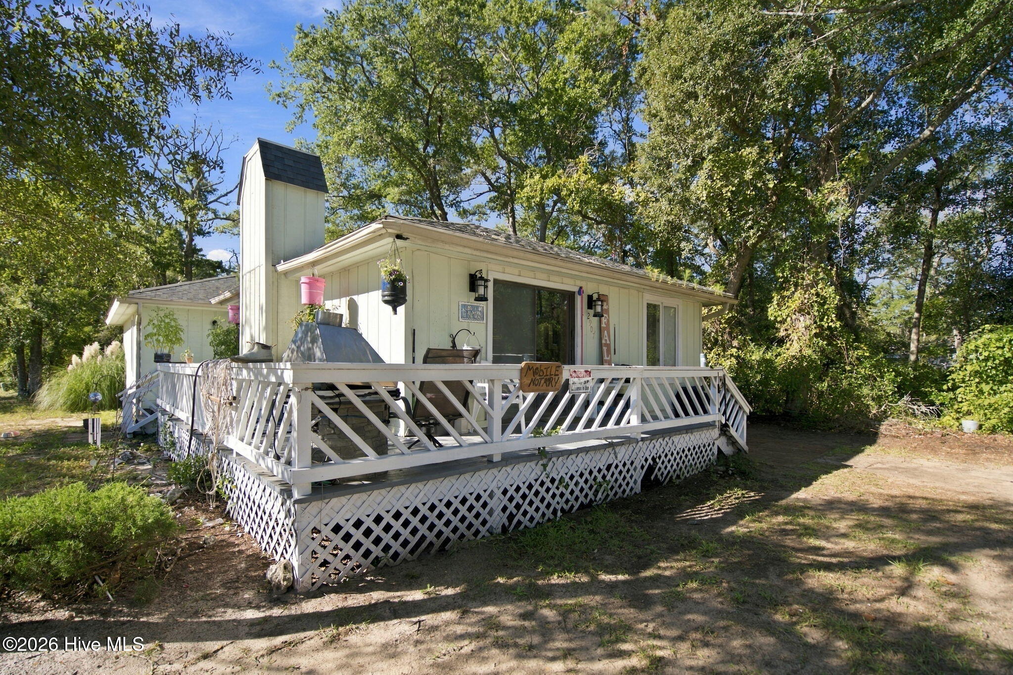 2907 E Oak Island Drive Property Photo 1