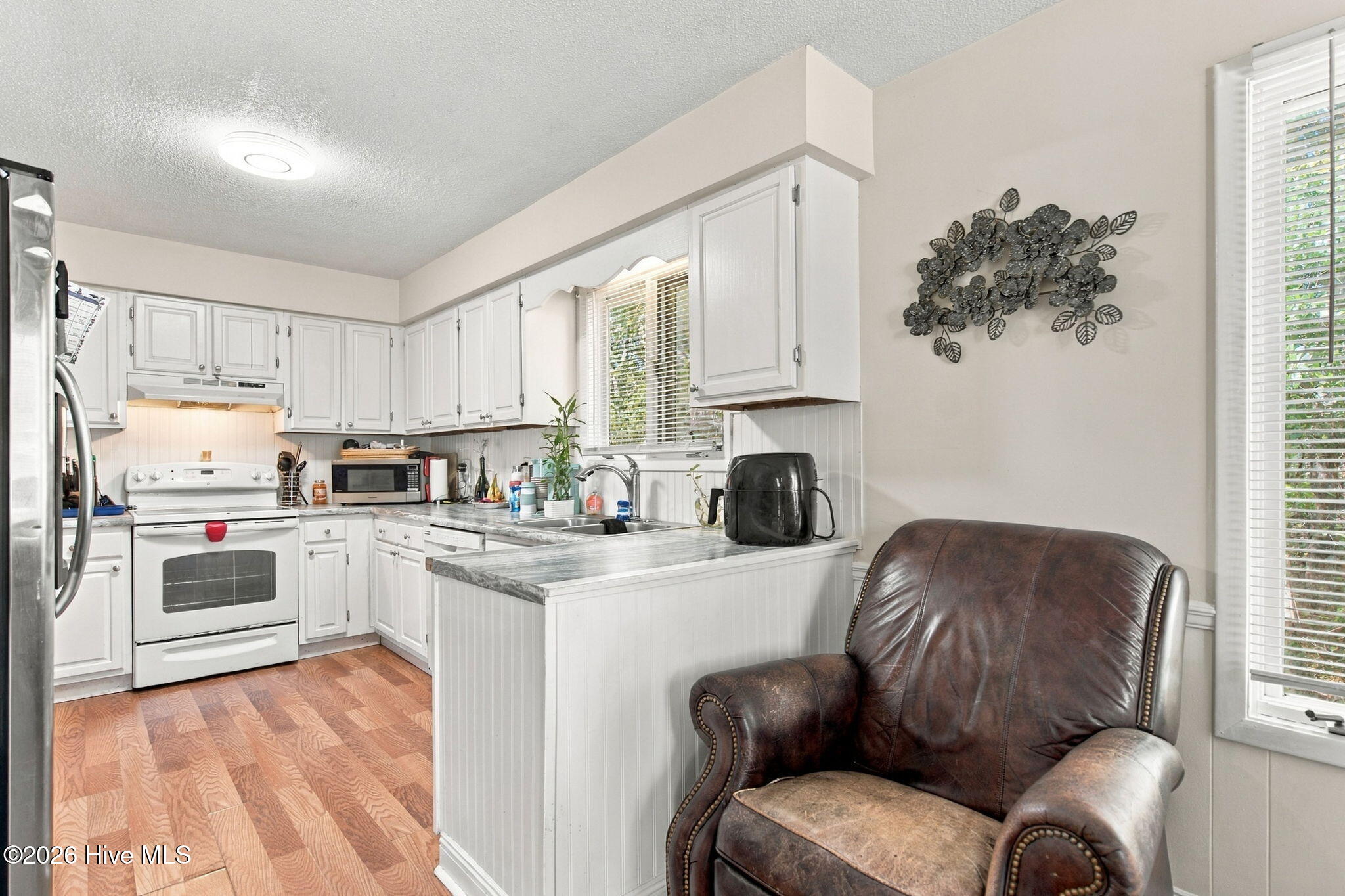 2907 E Oak Island Drive Property Photo 14