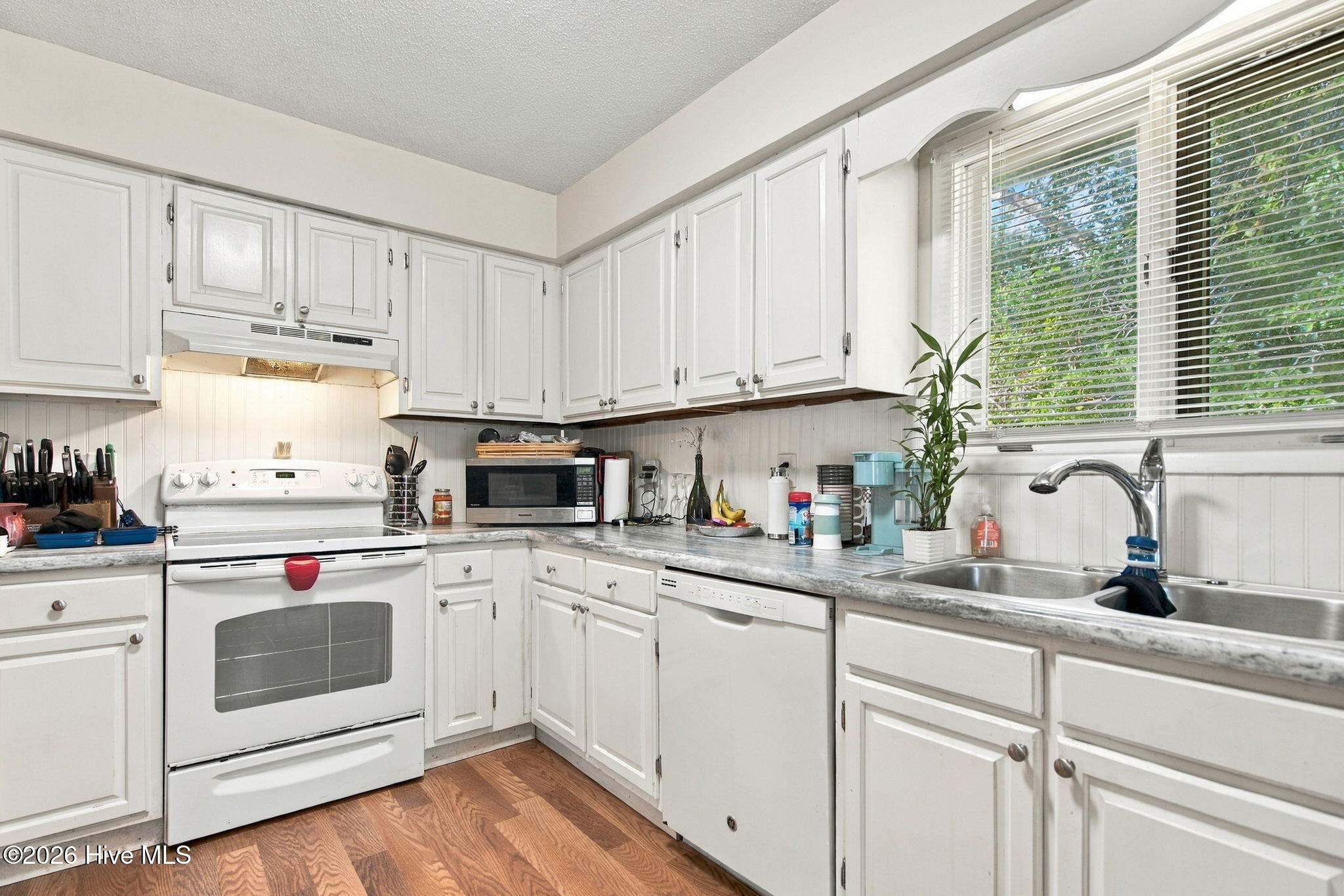 2907 E Oak Island Drive Property Photo 16