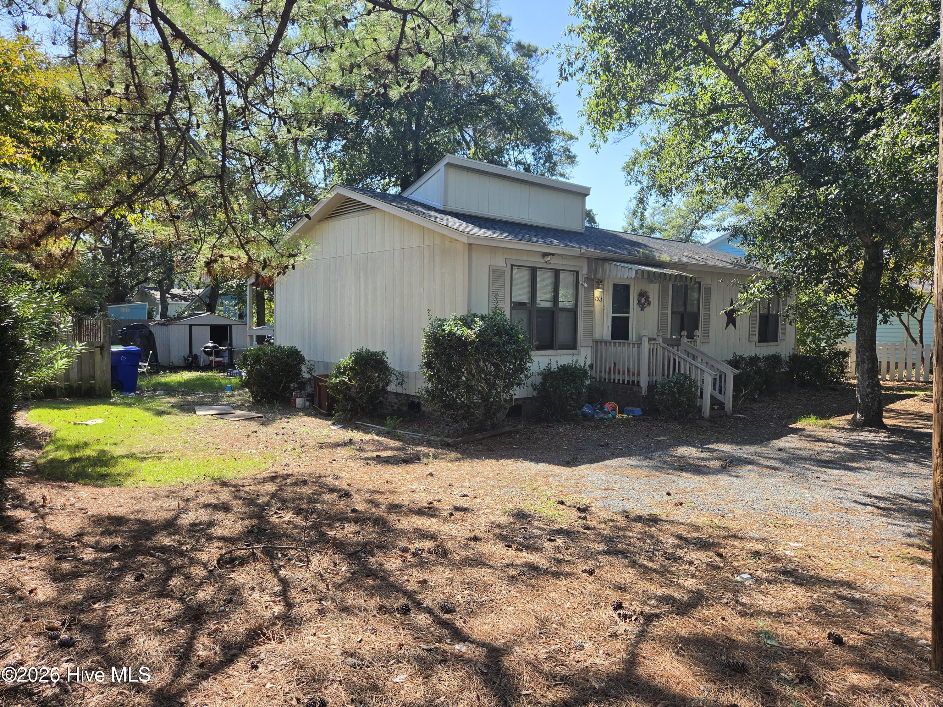 7503 E Oak Island Drive Property Photo 1