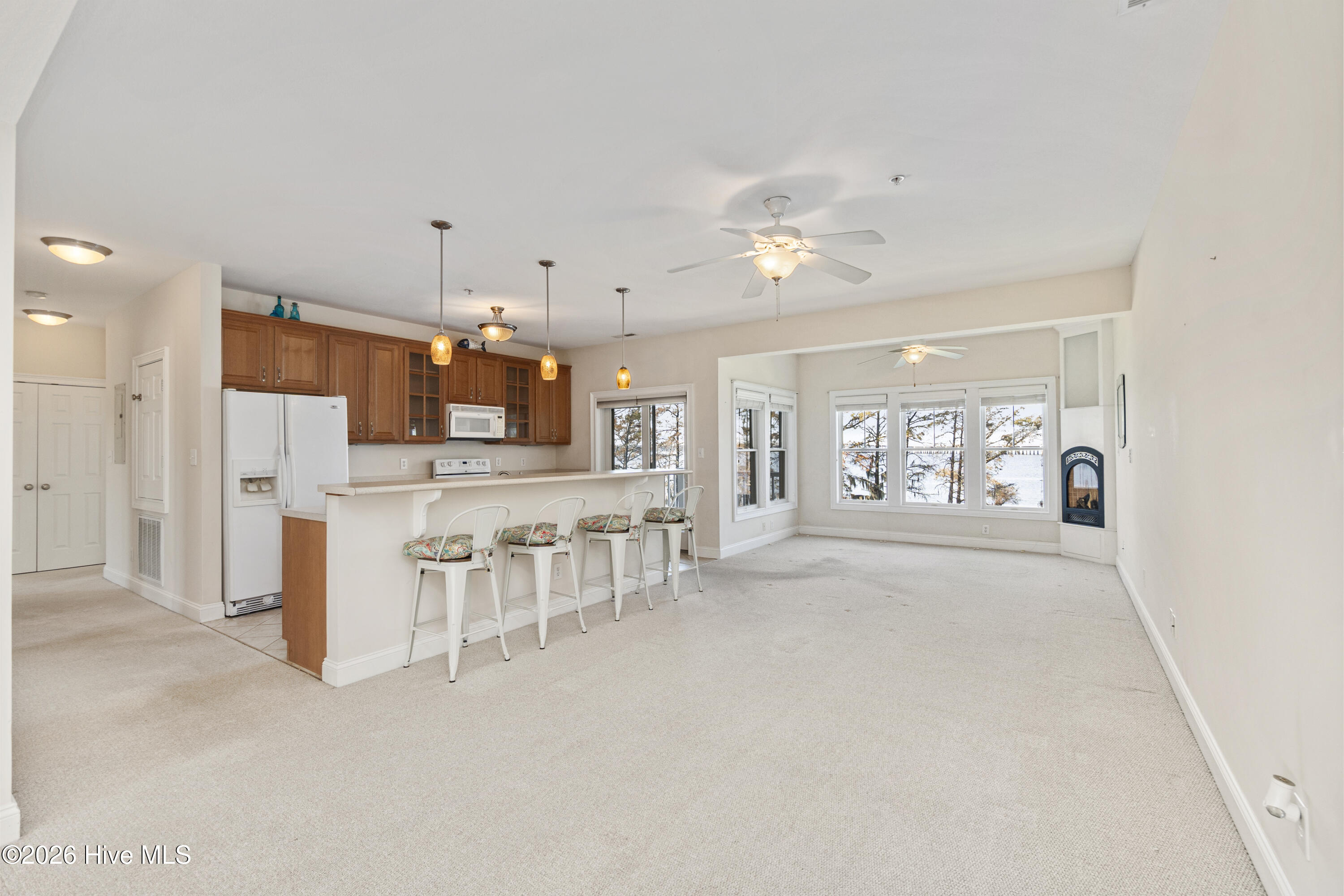 420 Captains Cove Unit B Property Photo 12