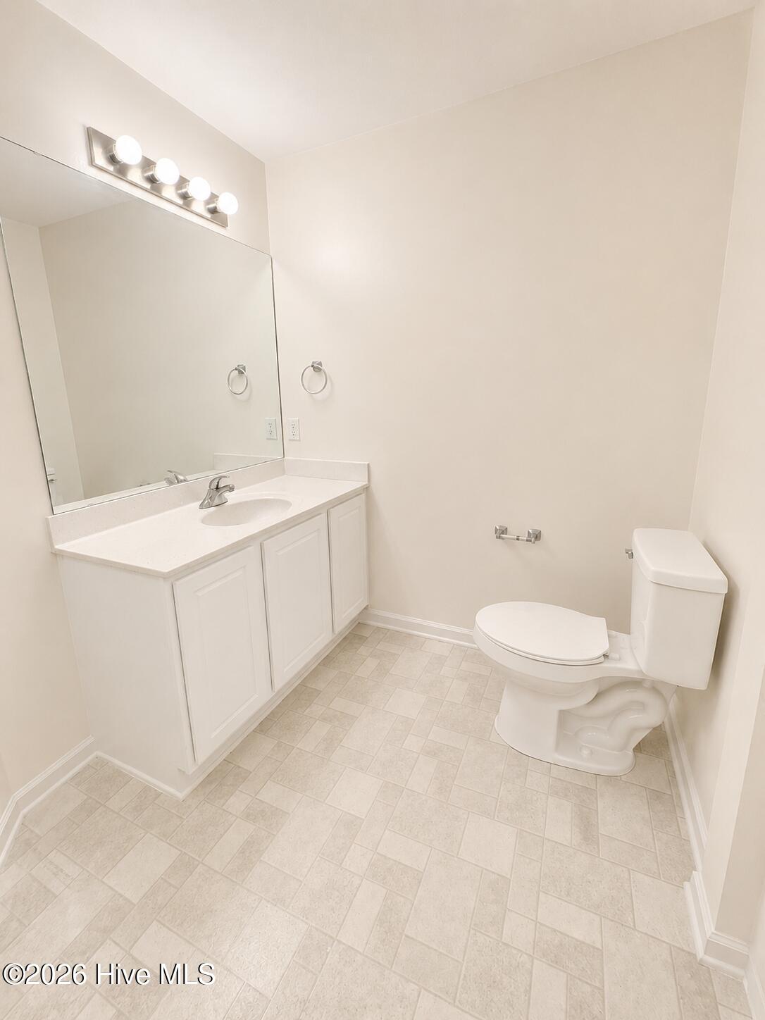 2235 Locksley Woods Drive E Property Photo 4
