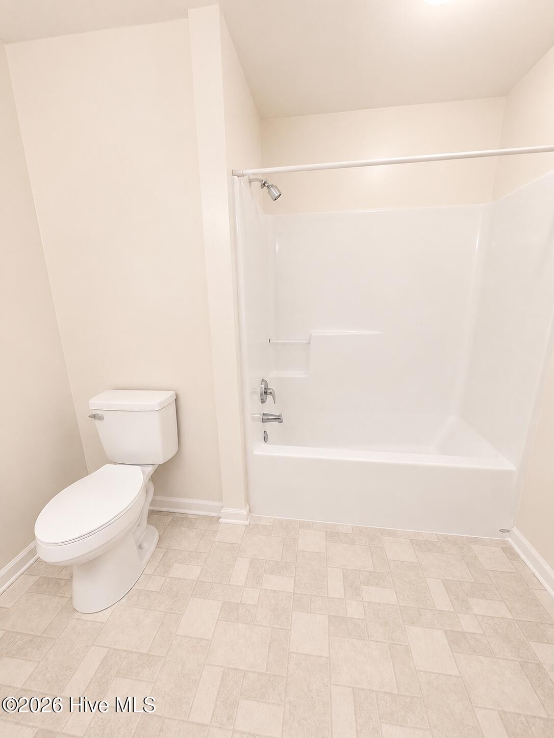 2235 Locksley Woods Drive E Property Photo 5
