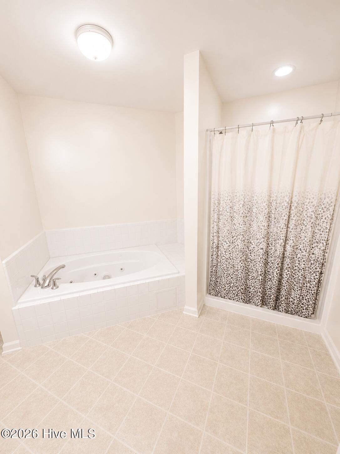 2235 Locksley Woods Drive E Property Photo 19