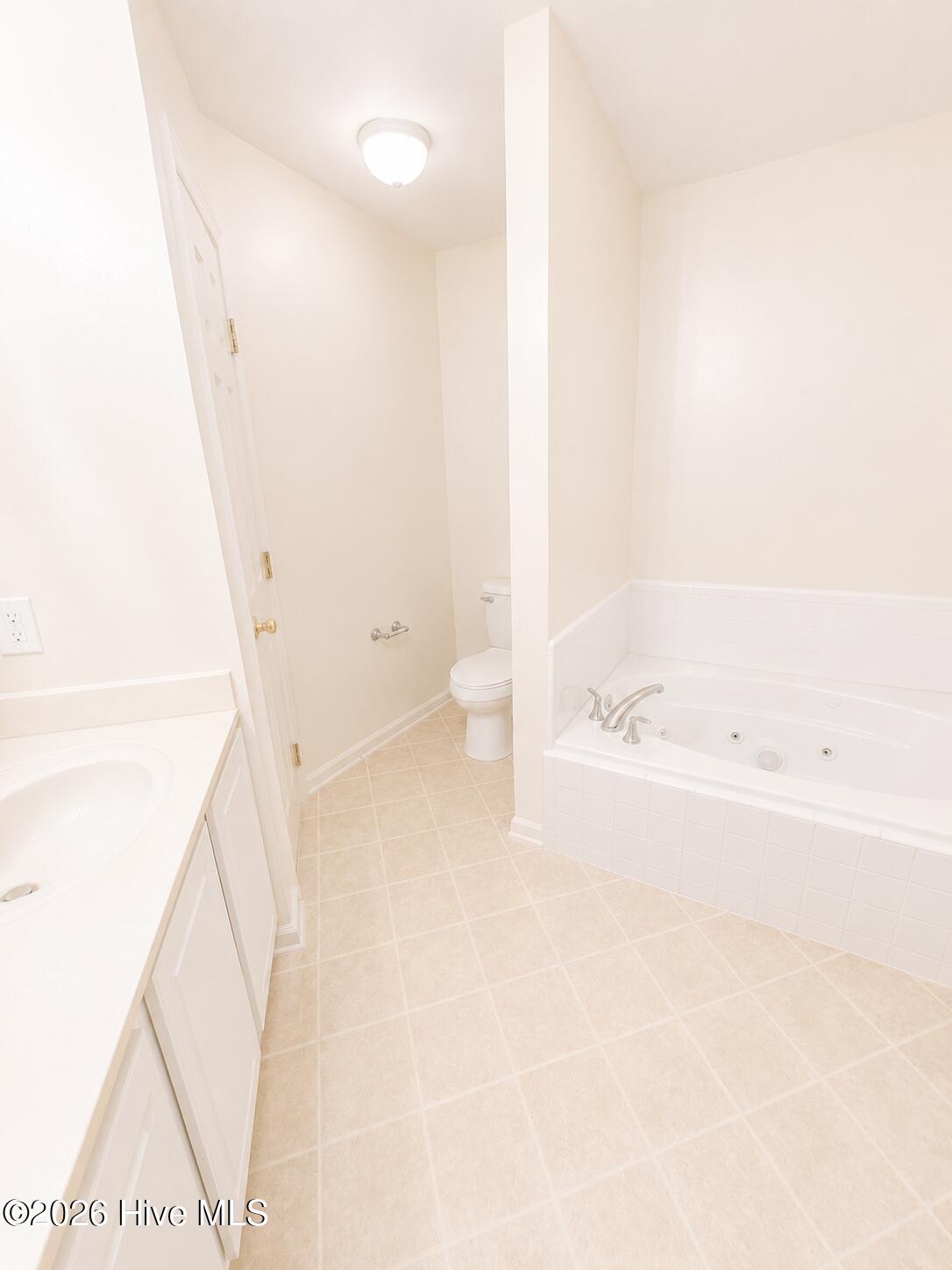 2235 Locksley Woods Drive E Property Photo 20